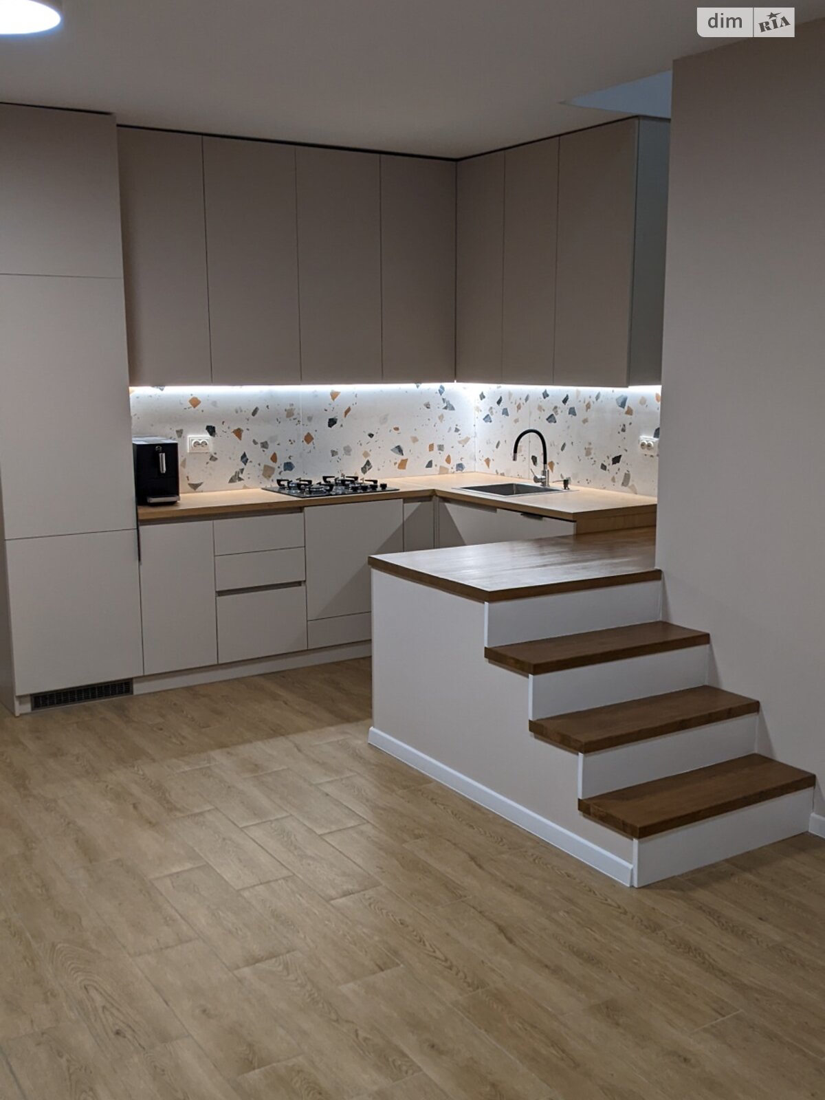 двухэтажный дом с верандой, 90 кв. м, керамический блок. Продажа в Острове фото 1