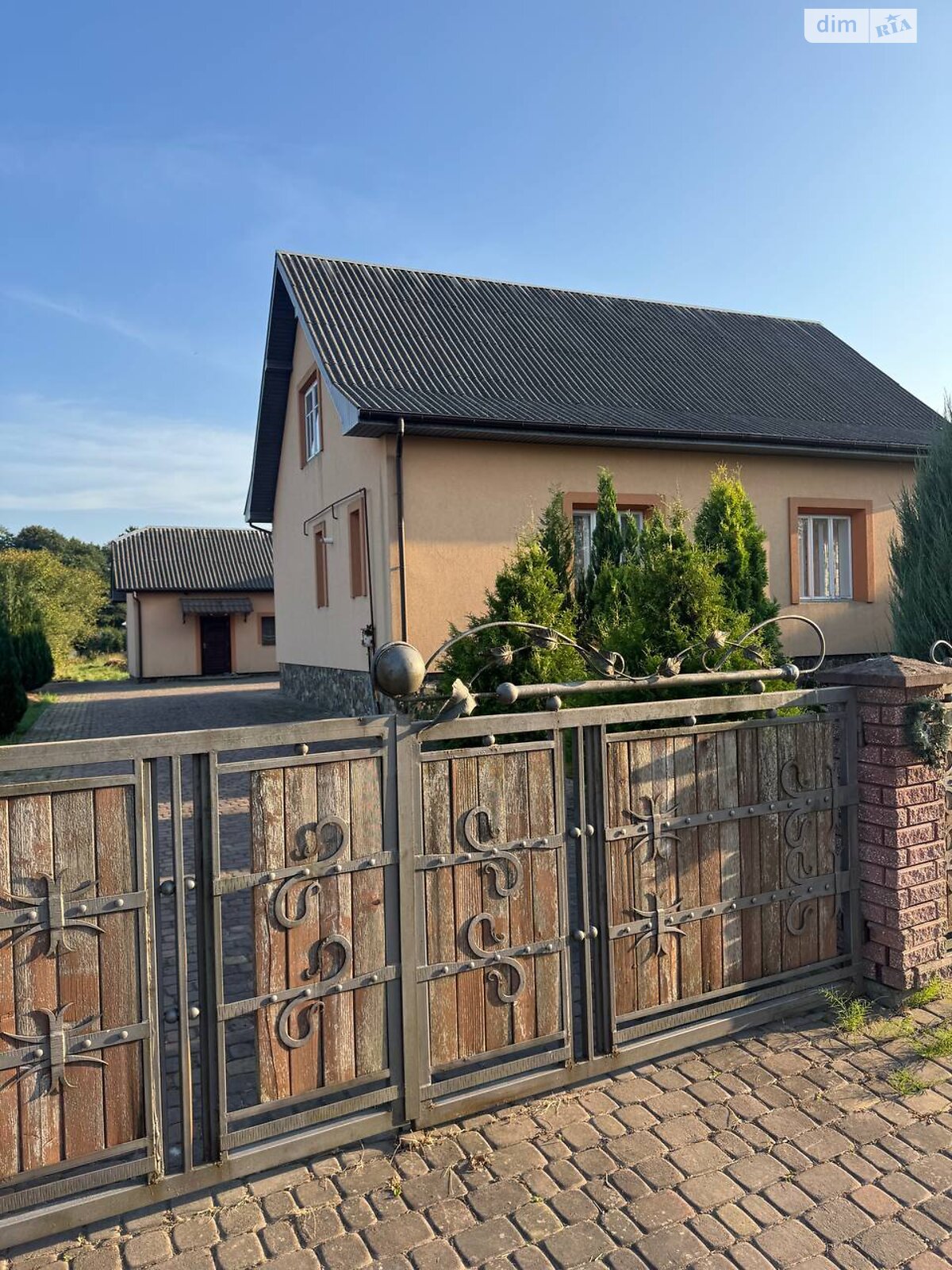 одноповерховий будинок з гаражем, 130 кв. м, цегла. Продаж у Отинії фото 1 одноповерховий будинок з гаражем, 130 кв. м, цегла. Продаж у Отинії фото 1