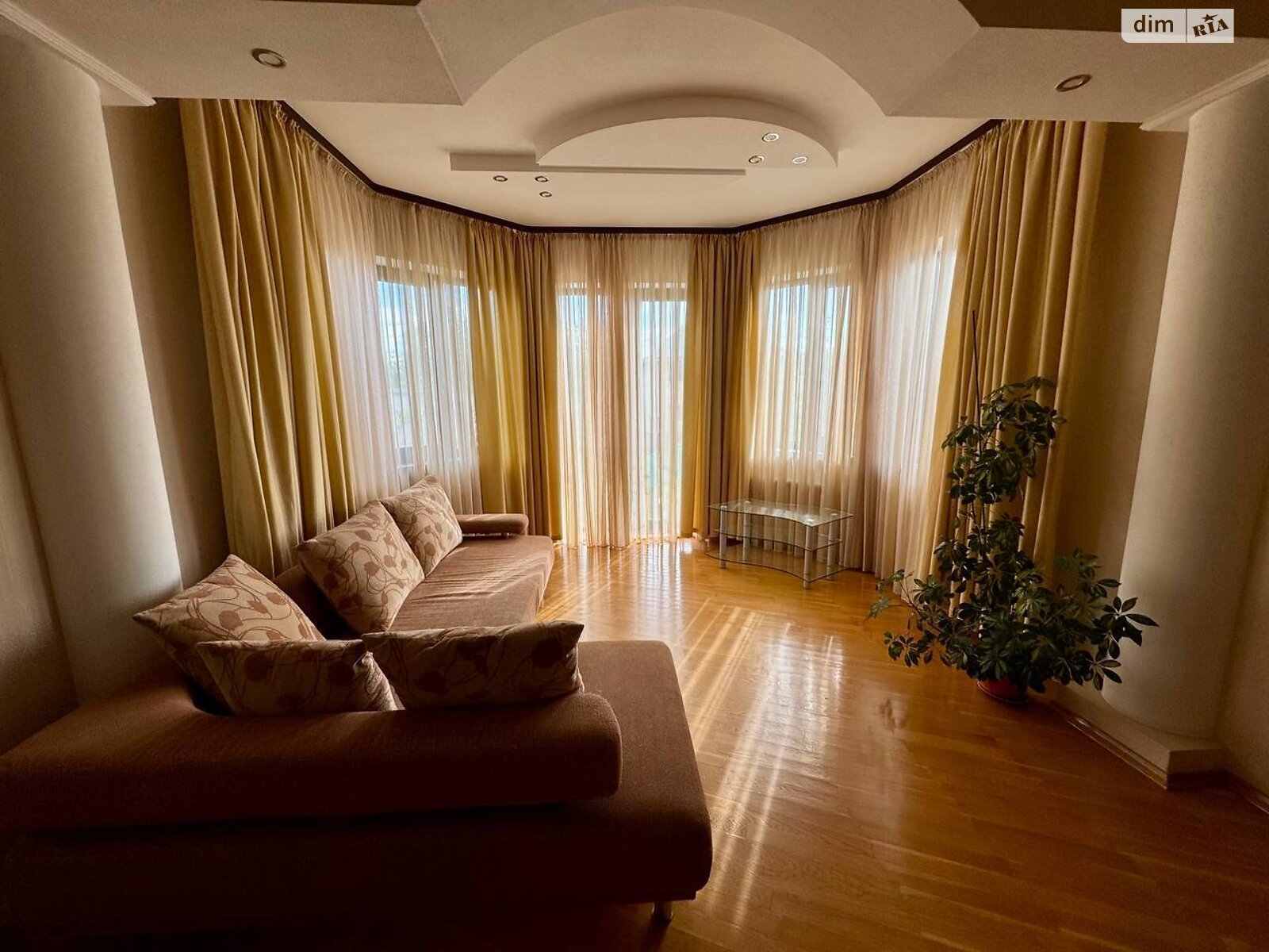 двоповерховий будинок з балконом, 209.3 кв. м, цегла. Продаж у Перемозі фото 1 двоповерховий будинок з балконом, 209.3 кв. м, цегла. Продаж у Перемозі фото 1