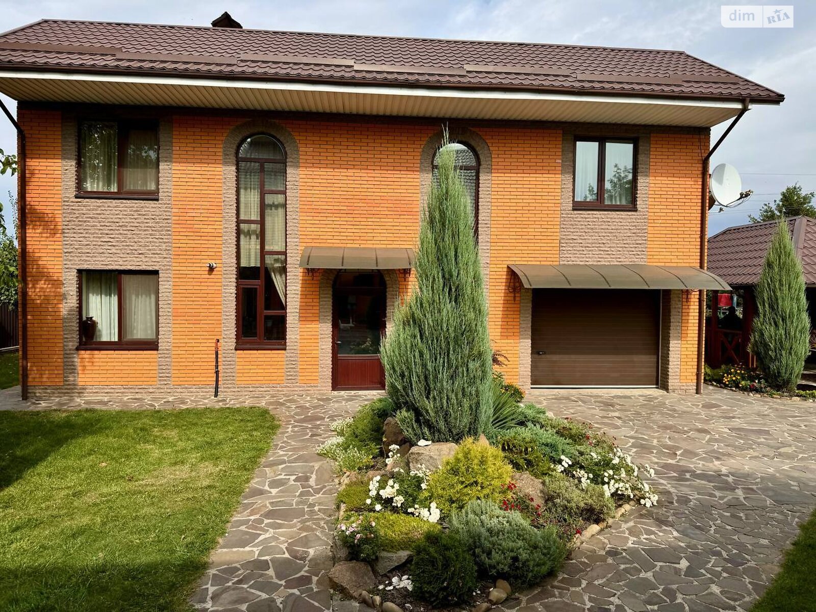 двоповерховий будинок з балконом, 209.3 кв. м, цегла. Продаж у Перемозі фото 1 двоповерховий будинок з балконом, 209.3 кв. м, цегла. Продаж у Перемозі фото 1
