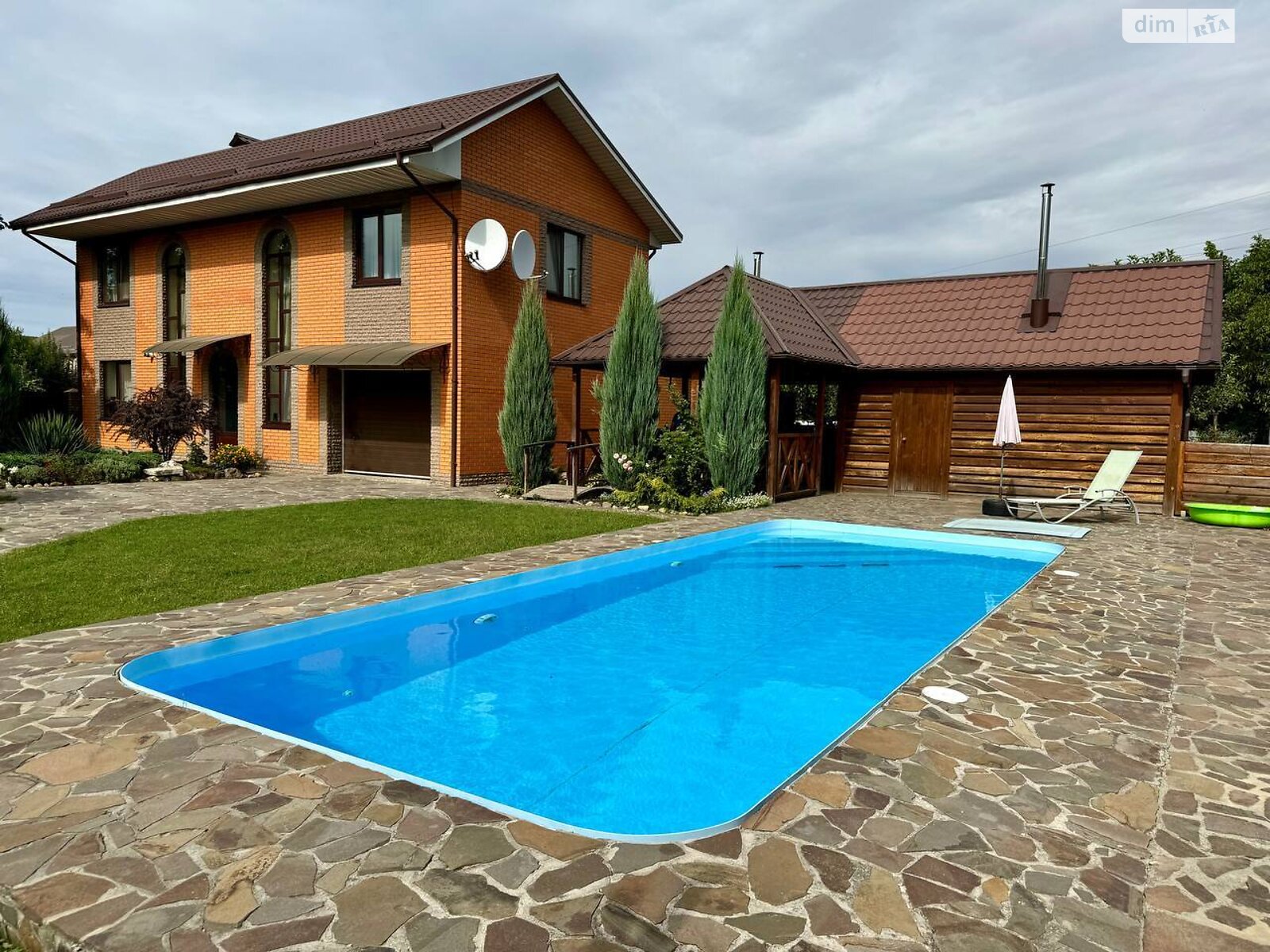 двоповерховий будинок з балконом, 209.3 кв. м, цегла. Продаж у Перемозі фото 1 двоповерховий будинок з балконом, 209.3 кв. м, цегла. Продаж у Перемозі фото 1