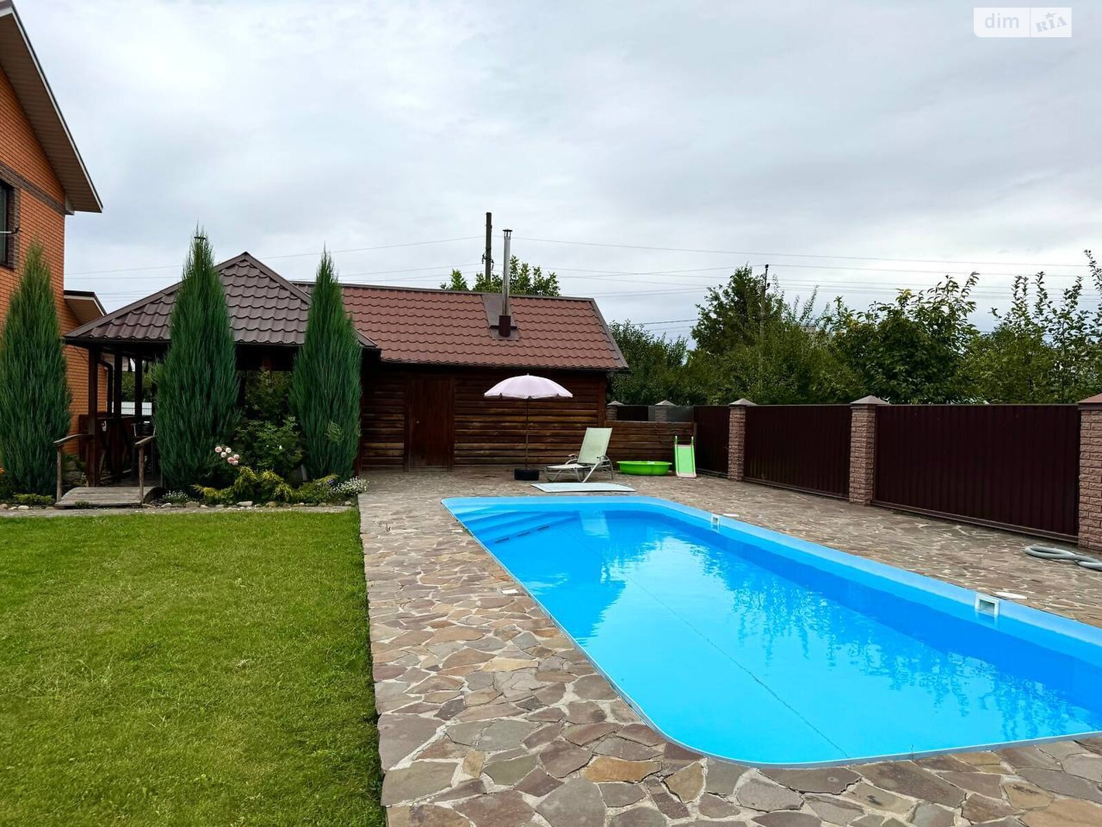 двоповерховий будинок з балконом, 209.3 кв. м, цегла. Продаж у Перемозі фото 1 двоповерховий будинок з балконом, 209.3 кв. м, цегла. Продаж у Перемозі фото 1