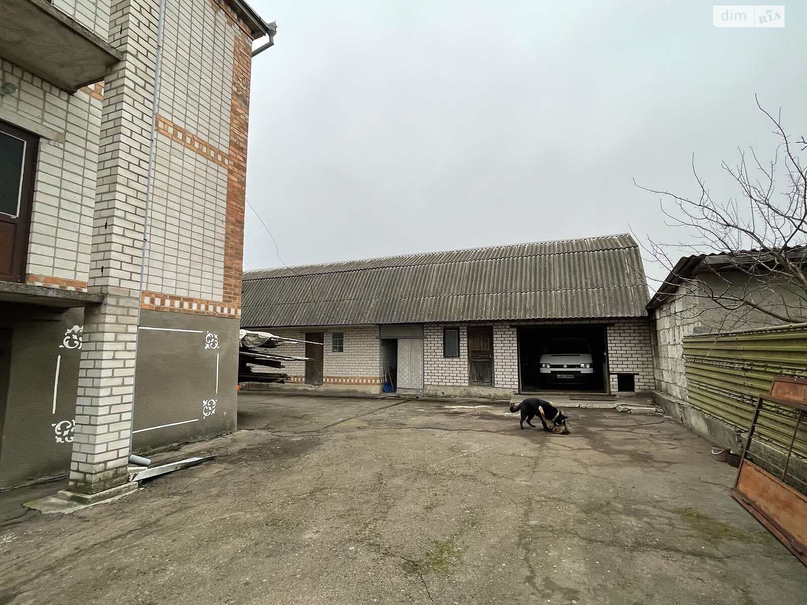 трехэтажный дом с гаражом, 510 кв. м, кирпич. Продажа в Перлявке фото 1 трехэтажный дом с гаражом, 510 кв. м, кирпич. Продажа в Перлявке фото 1