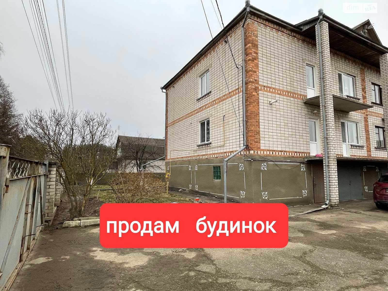 трехэтажный дом с гаражом, 510 кв. м, кирпич. Продажа в Перлявке фото 1 трехэтажный дом с гаражом, 510 кв. м, кирпич. Продажа в Перлявке фото 1
