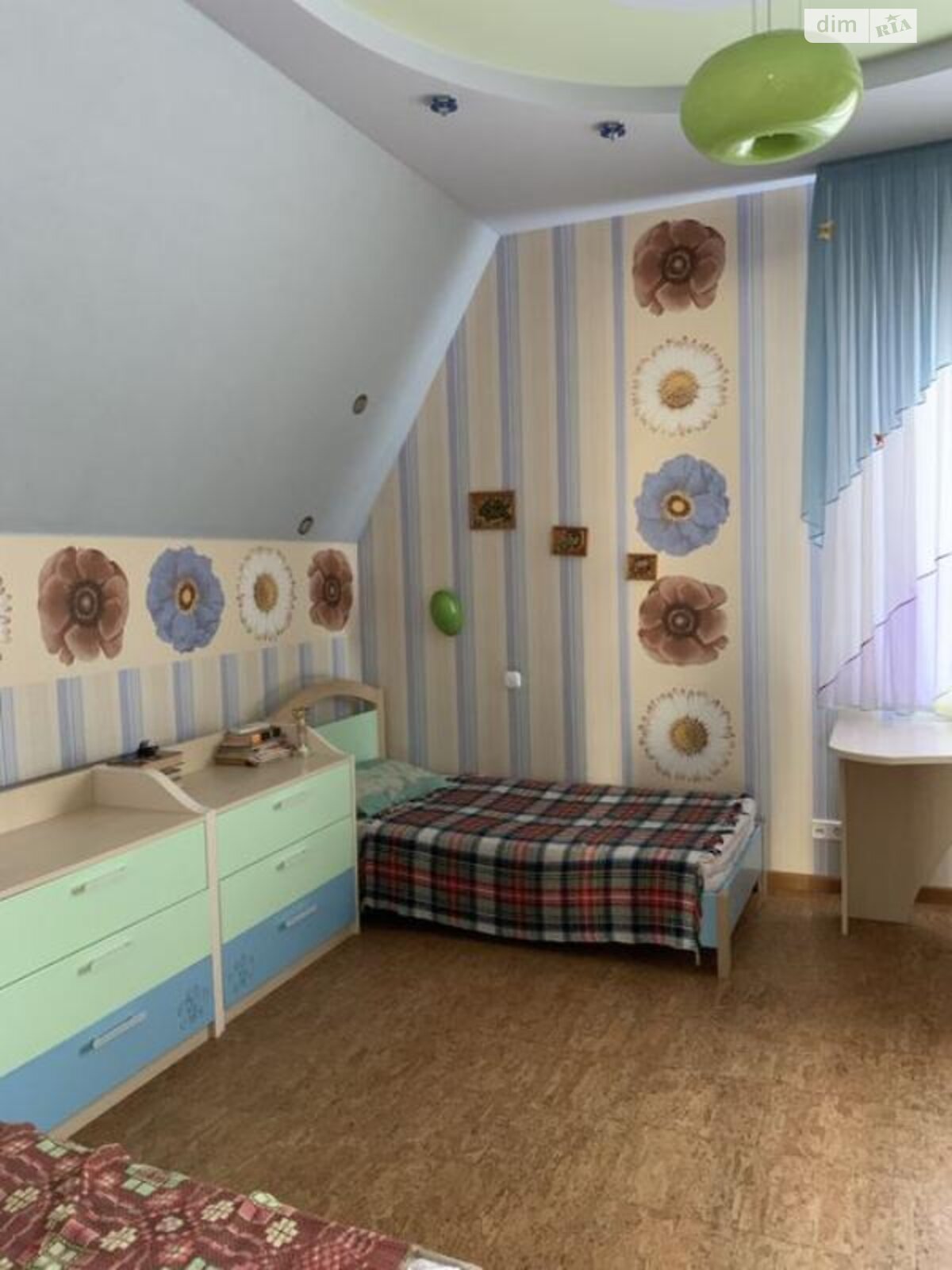 трехэтажный дом с балконом, 300 кв. м, кирпич. Продажа в Песчанке фото 1