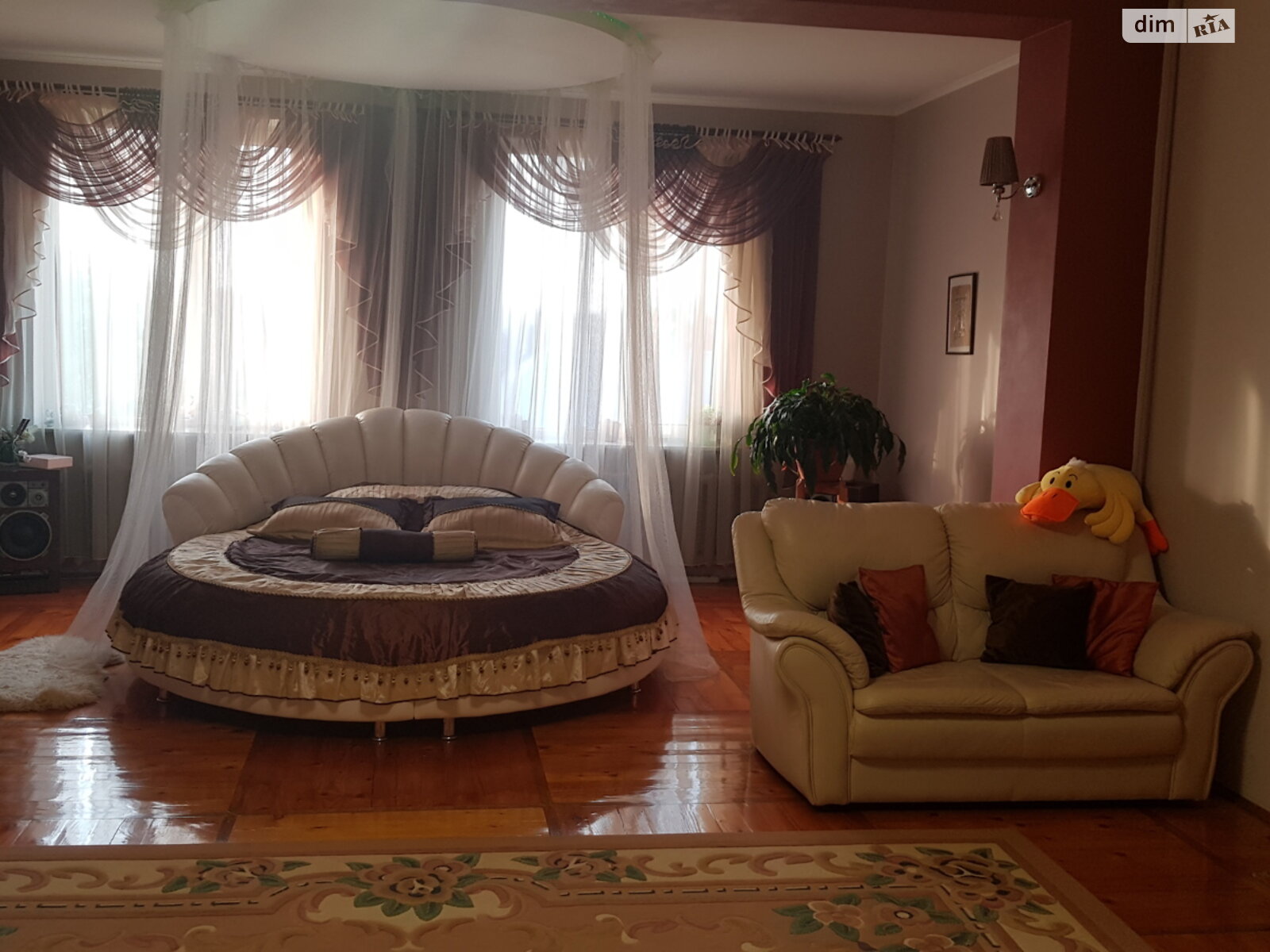 триповерховий будинок з гаражем, 540 кв. м, цегла. Продаж у Петрикові фото 1 триповерховий будинок з гаражем, 540 кв. м, цегла. Продаж у Петрикові фото 1