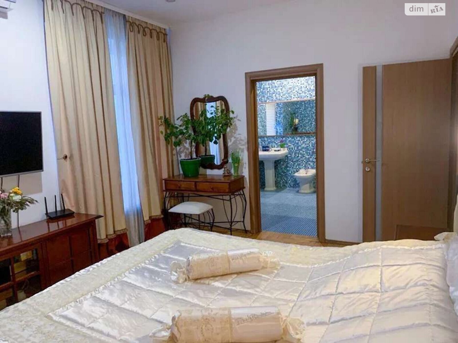 трехэтажный дом, 290 кв. м, кирпич. Продажа в Петропавловской Борщаговке фото 1