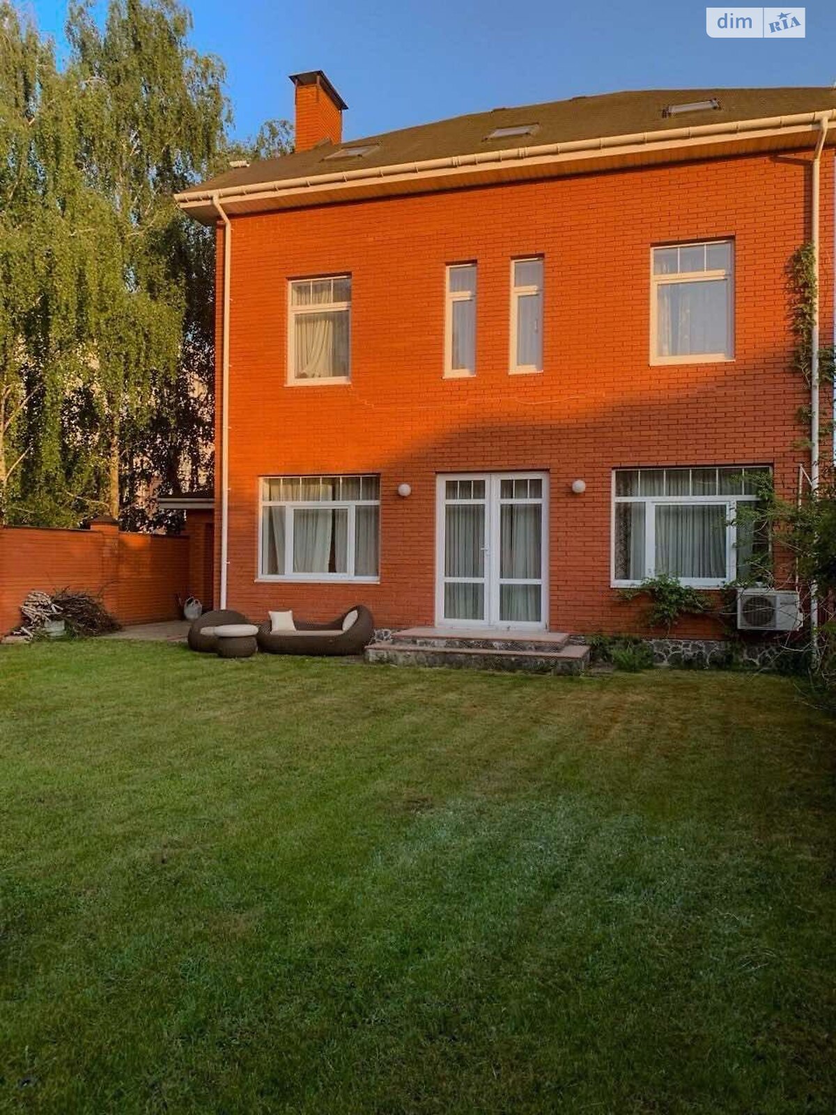 трехэтажный дом, 290 кв. м, кирпич. Продажа в Петропавловской Борщаговке фото 1