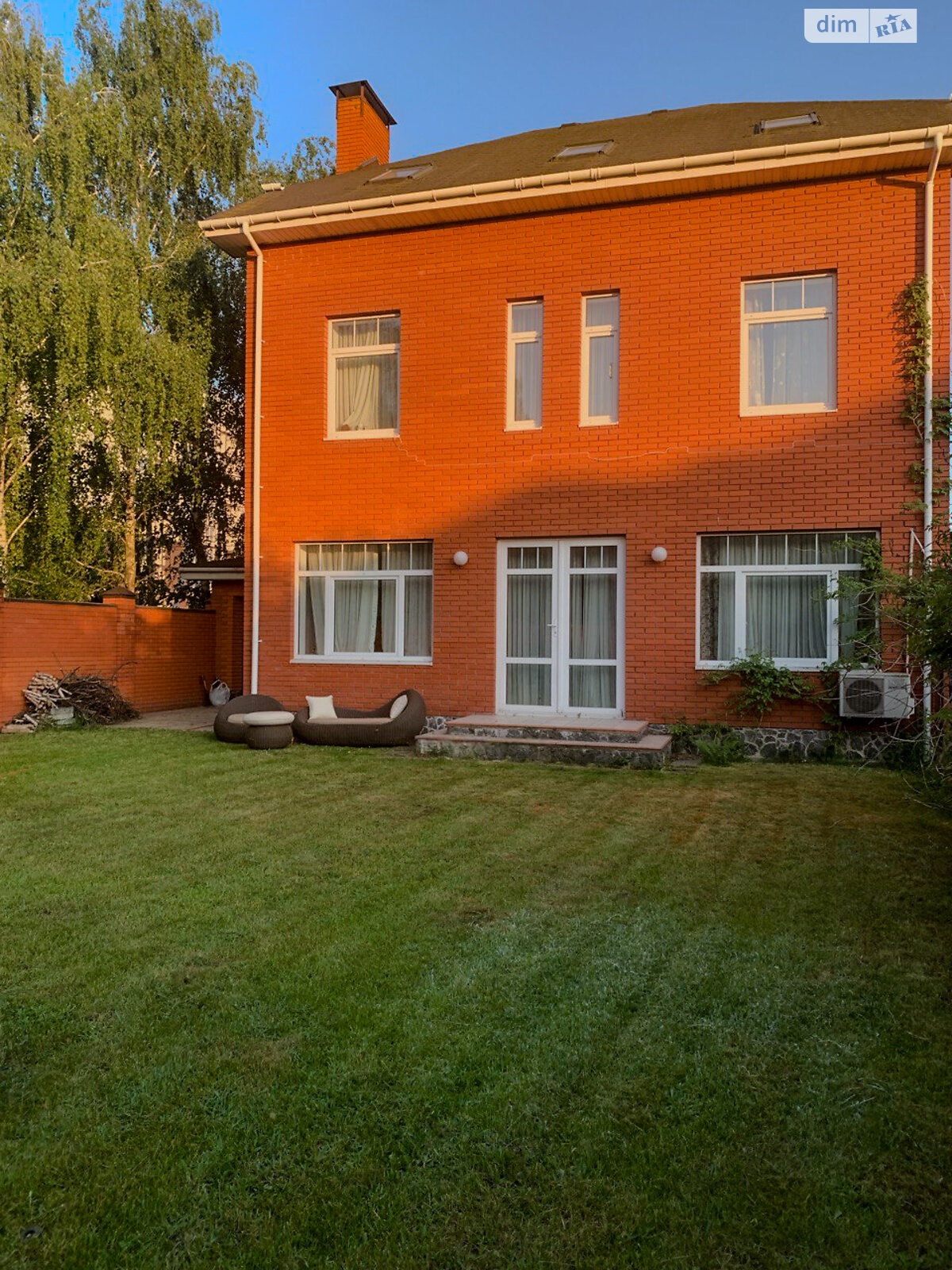 трехэтажный дом с мансардой, 287.8 кв. м, кирпич. Продажа в Петропавловской Борщаговке фото 1 трехэтажный дом с мансардой, 287.8 кв. м, кирпич. Продажа в Петропавловской Борщаговке фото 1