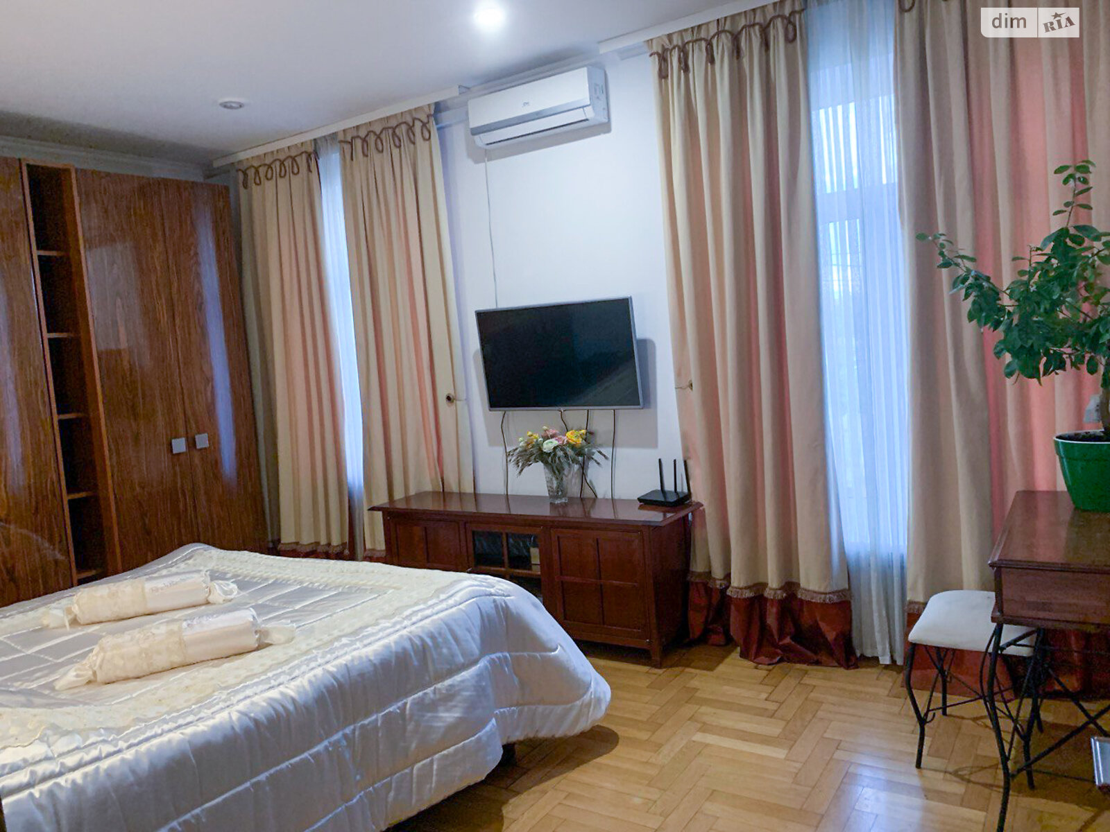 трехэтажный дом с мансардой, 287.8 кв. м, кирпич. Продажа в Петропавловской Борщаговке фото 1 трехэтажный дом с мансардой, 287.8 кв. м, кирпич. Продажа в Петропавловской Борщаговке фото 1
