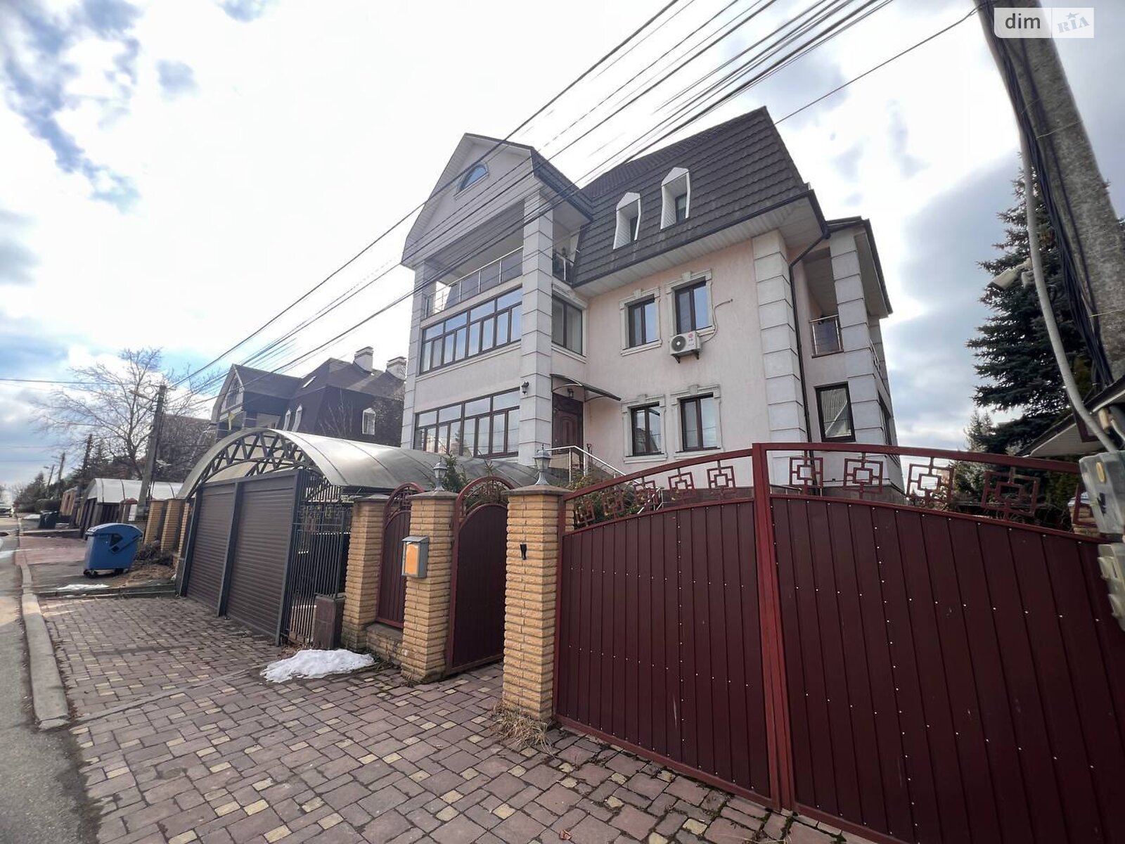 трехэтажный дом с верандой, 773.2 кв. м, кирпич. Продажа в Петропавловской Борщаговке фото 1 трехэтажный дом с верандой, 773.2 кв. м, кирпич. Продажа в Петропавловской Борщаговке фото 1