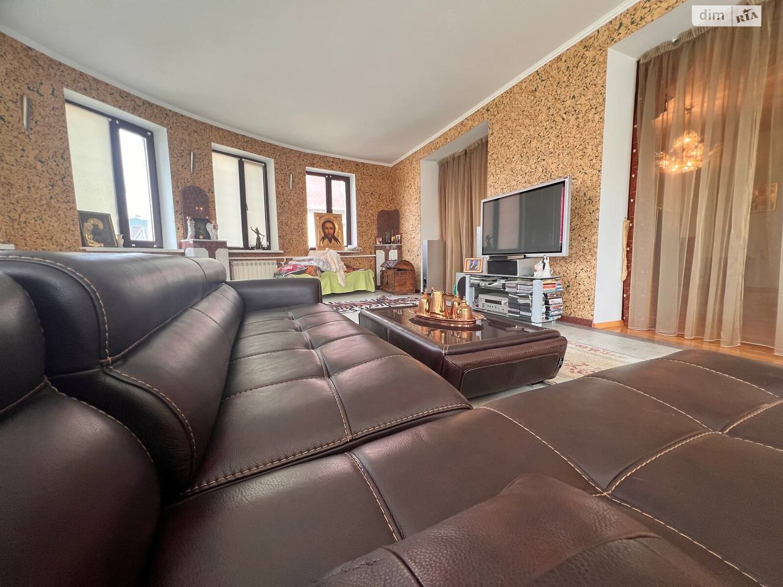 трехэтажный дом с верандой, 773.2 кв. м, кирпич. Продажа в Петропавловской Борщаговке фото 1 трехэтажный дом с верандой, 773.2 кв. м, кирпич. Продажа в Петропавловской Борщаговке фото 1