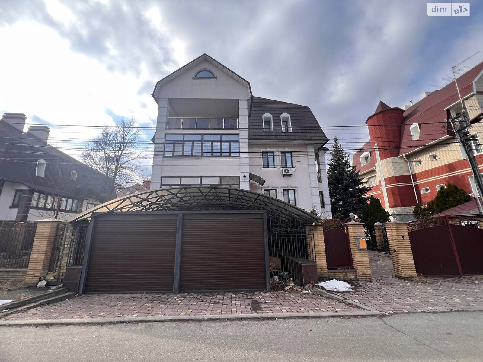 трехэтажный дом с верандой, 773.2 кв. м, кирпич. Продажа в Петропавловской Борщаговке фото 1 трехэтажный дом с верандой, 773.2 кв. м, кирпич. Продажа в Петропавловской Борщаговке фото 1