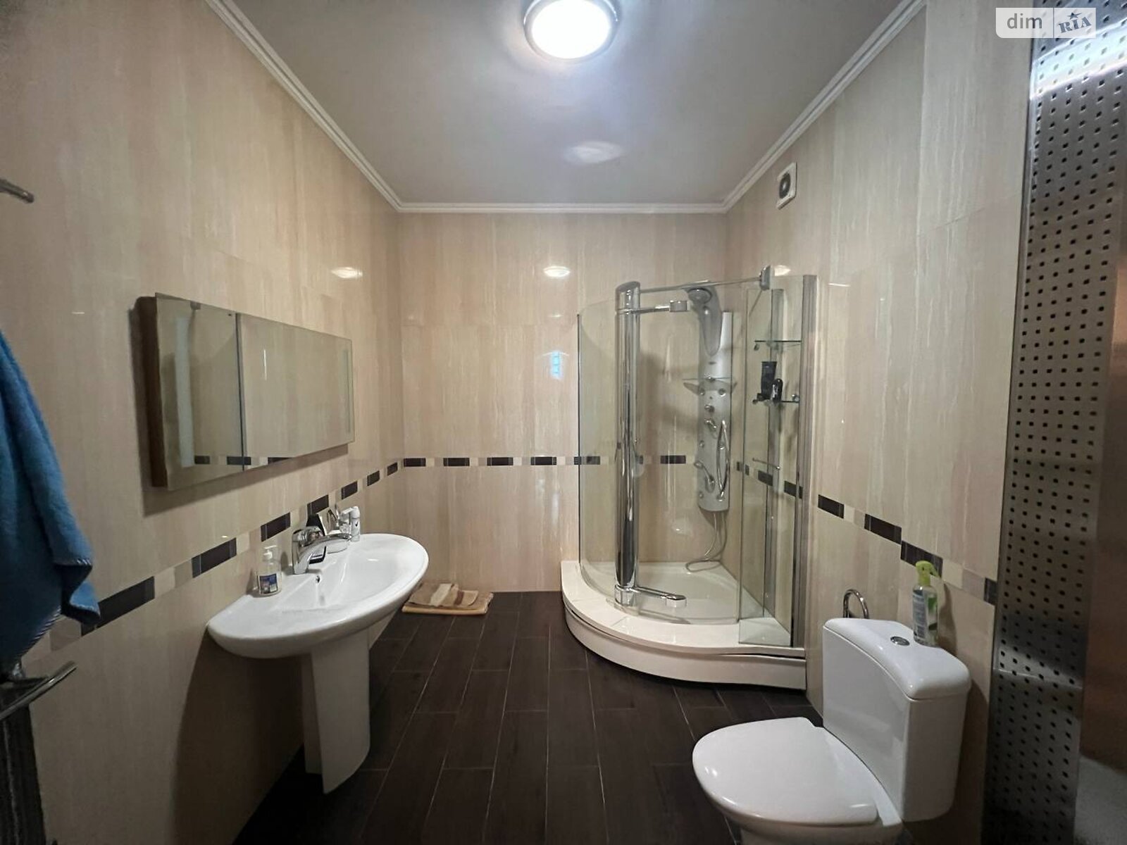 трехэтажный дом с верандой, 773.2 кв. м, кирпич. Продажа в Петропавловской Борщаговке фото 1 трехэтажный дом с верандой, 773.2 кв. м, кирпич. Продажа в Петропавловской Борщаговке фото 1