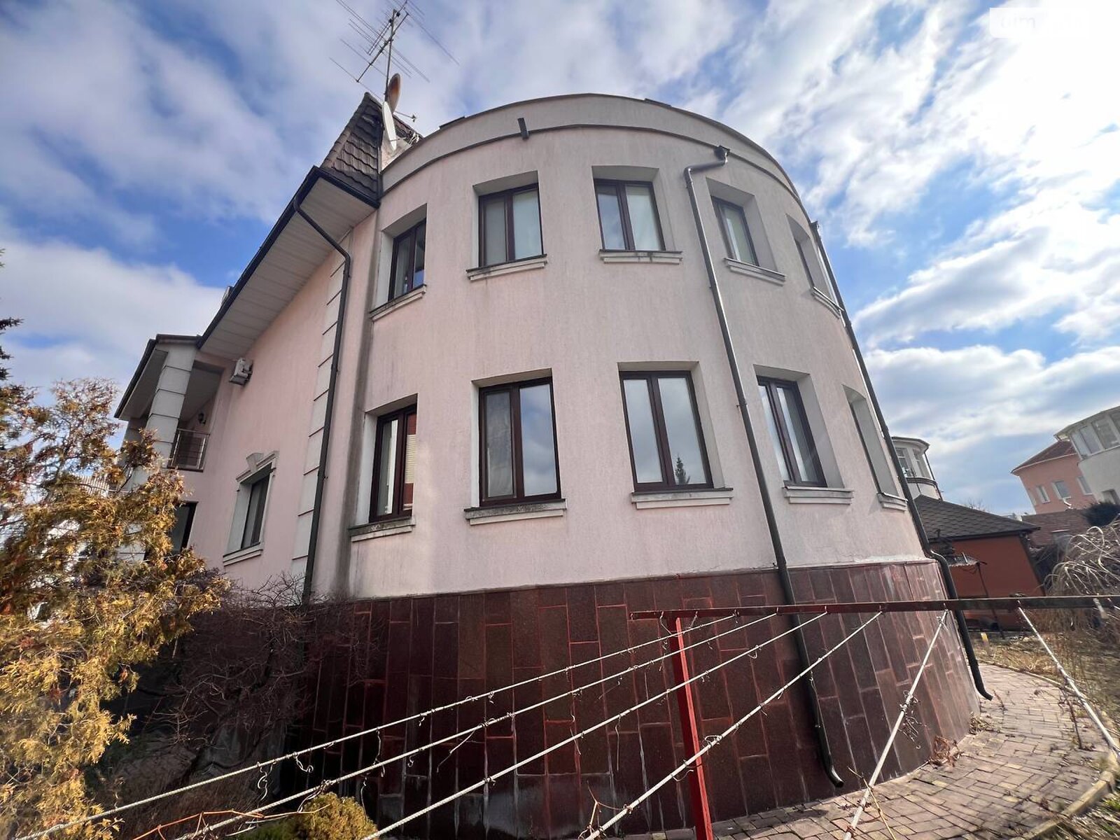 трехэтажный дом с верандой, 773.2 кв. м, кирпич. Продажа в Петропавловской Борщаговке фото 1 трехэтажный дом с верандой, 773.2 кв. м, кирпич. Продажа в Петропавловской Борщаговке фото 1