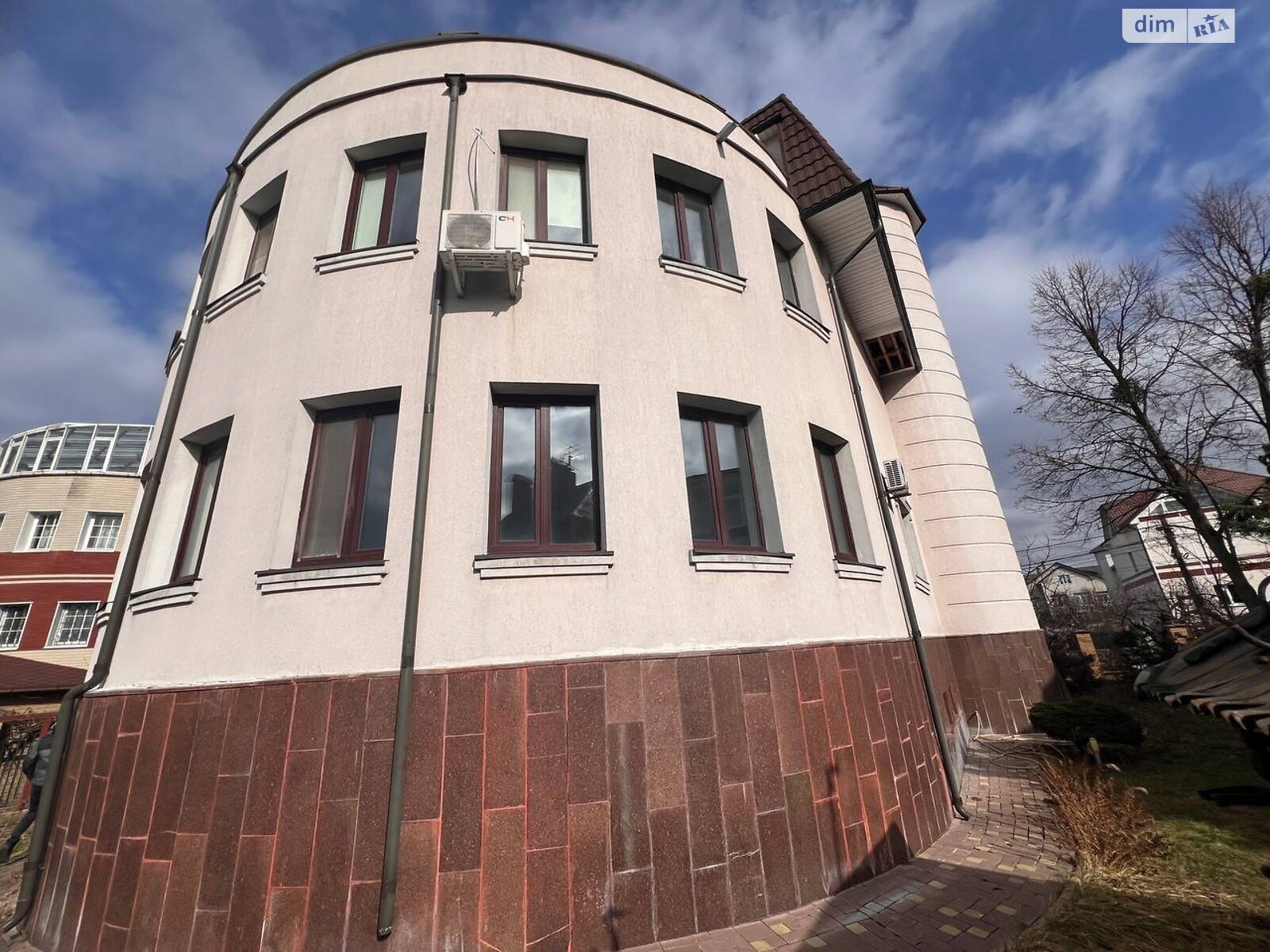 трехэтажный дом с верандой, 773.2 кв. м, кирпич. Продажа в Петропавловской Борщаговке фото 1 трехэтажный дом с верандой, 773.2 кв. м, кирпич. Продажа в Петропавловской Борщаговке фото 1