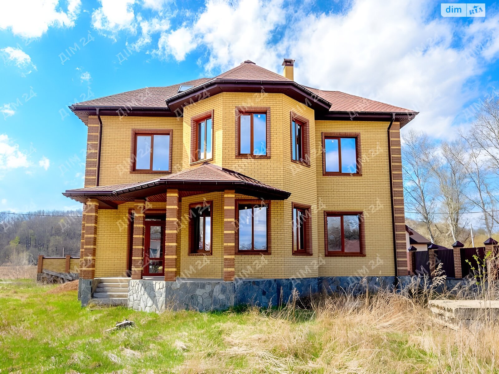 двухэтажный дом с гаражом, 227 кв. м, кирпич. Продажа в Петровке фото 1