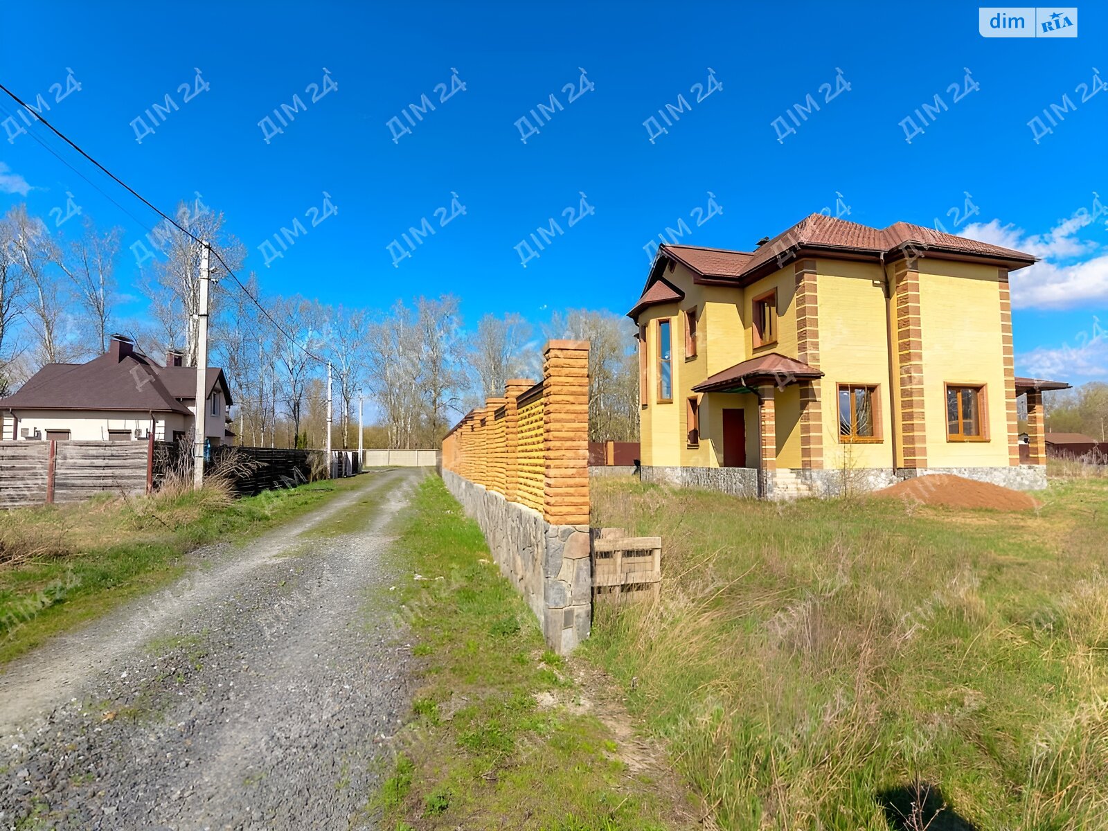двухэтажный дом с гаражом, 227 кв. м, кирпич. Продажа в Петровке фото 1 двухэтажный дом с гаражом, 227 кв. м, кирпич. Продажа в Петровке фото 1