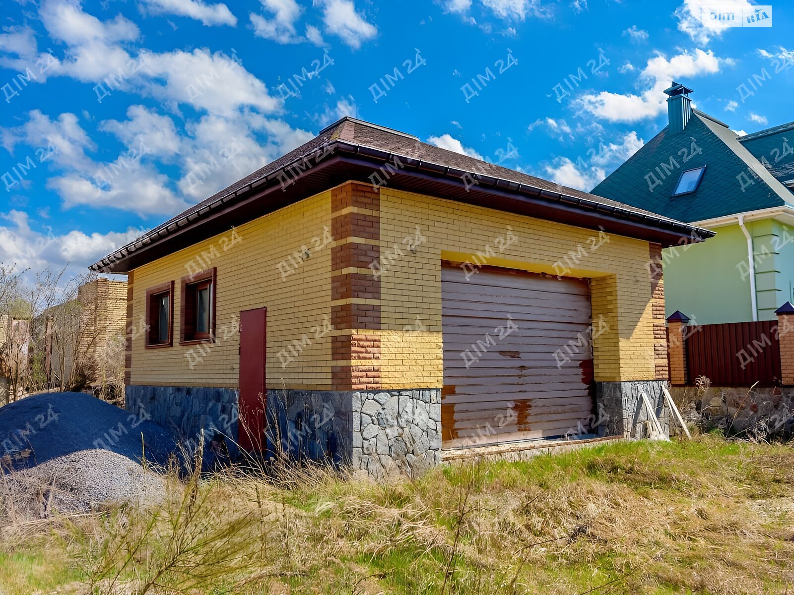 двухэтажный дом с гаражом, 227 кв. м, кирпич. Продажа в Петровке фото 1 двухэтажный дом с гаражом, 227 кв. м, кирпич. Продажа в Петровке фото 1