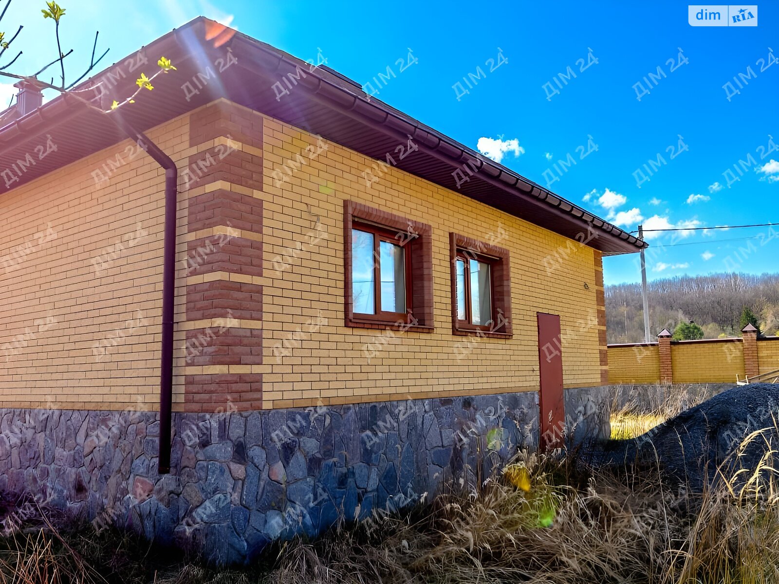 двухэтажный дом с гаражом, 227 кв. м, кирпич. Продажа в Петровке фото 1 двухэтажный дом с гаражом, 227 кв. м, кирпич. Продажа в Петровке фото 1