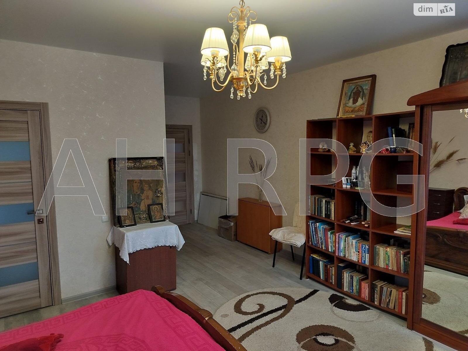 двухэтажный дом с балконом, 333.6 кв. м, кирпич. Продажа в Петрушках фото 1