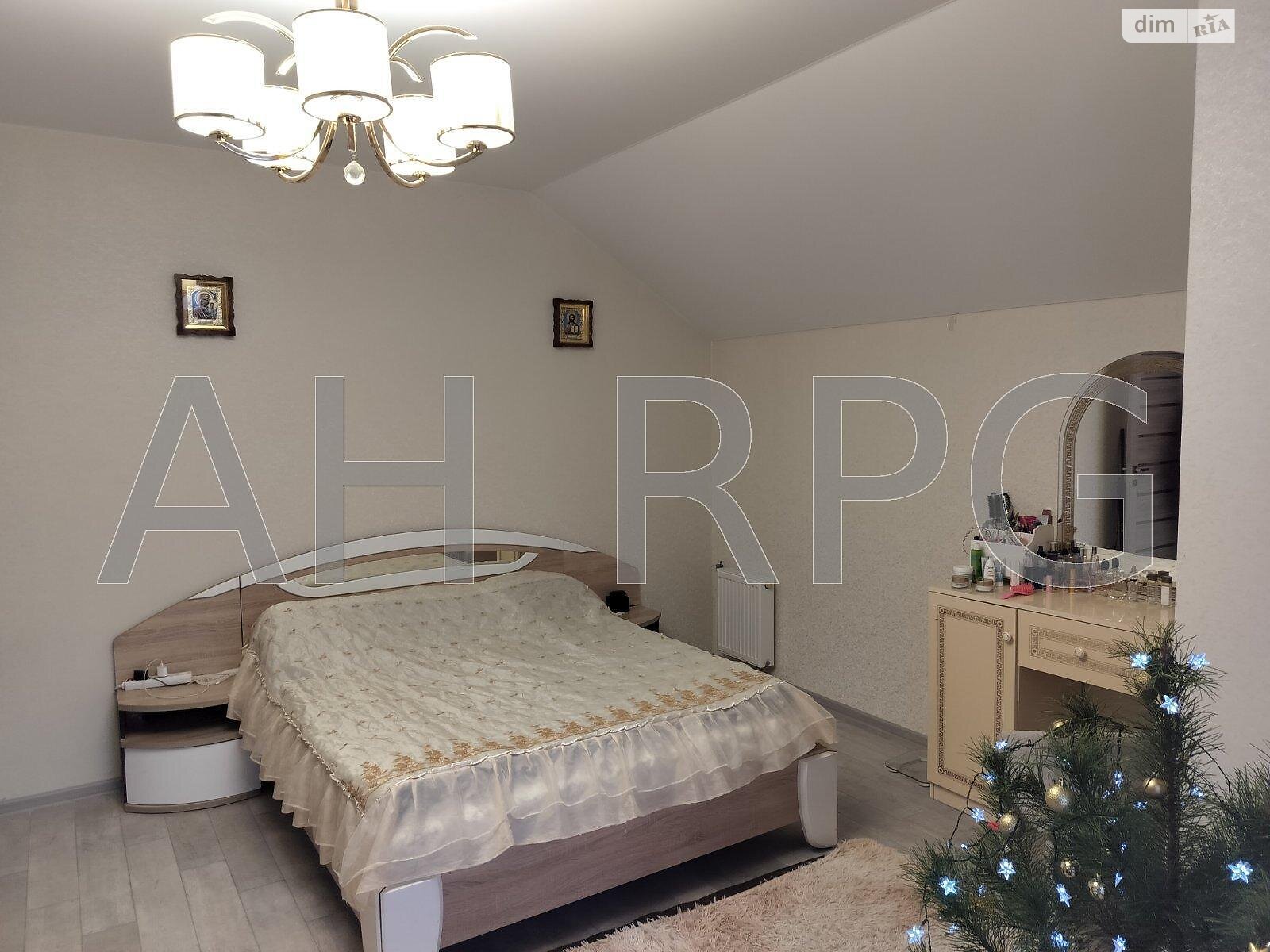 двухэтажный дом с балконом, 333.6 кв. м, кирпич. Продажа в Петрушках фото 1