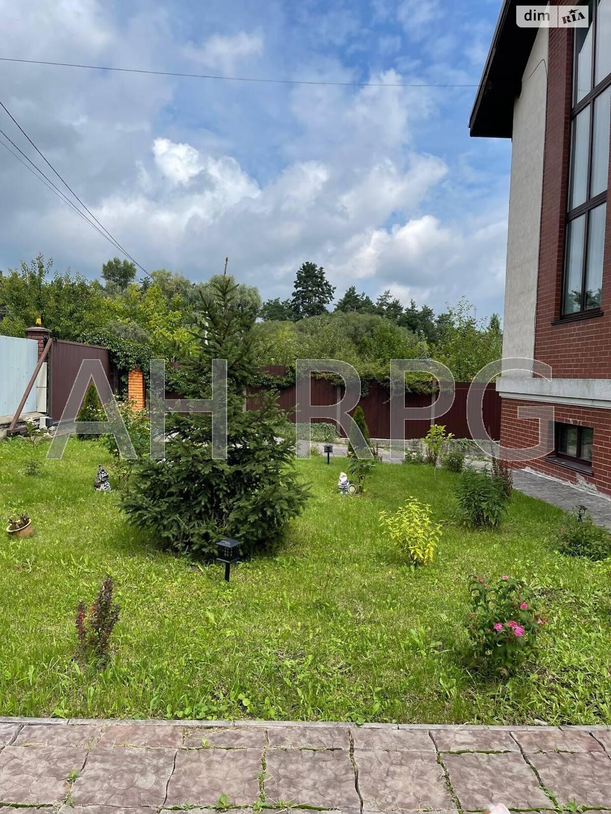 двухэтажный дом с балконом, 333.6 кв. м, кирпич. Продажа в Петрушках фото 1