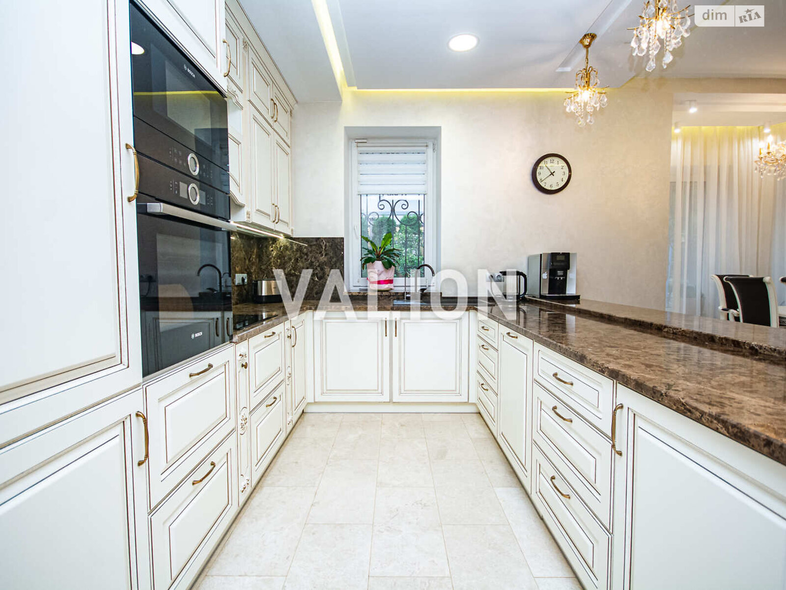 двухэтажный дом с верандой, 447 кв. м, кирпич. Продажа в Петрушках фото 1 двухэтажный дом с верандой, 447 кв. м, кирпич. Продажа в Петрушках фото 1