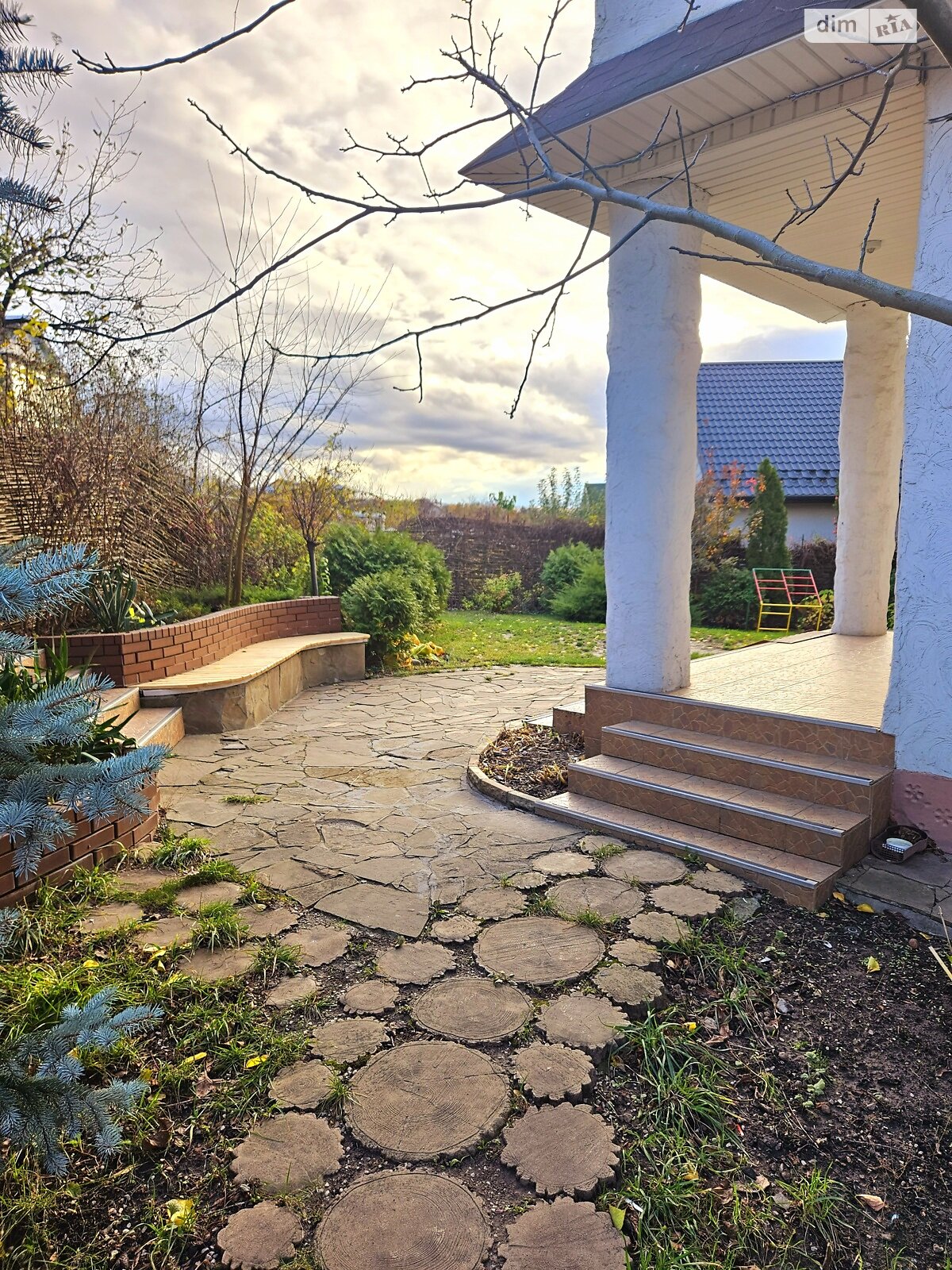 триповерховий будинок з балконом, 285 кв. м, кирпич. Продаж у Петрушках фото 1 триповерховий будинок з балконом, 285 кв. м, кирпич. Продаж у Петрушках фото 1