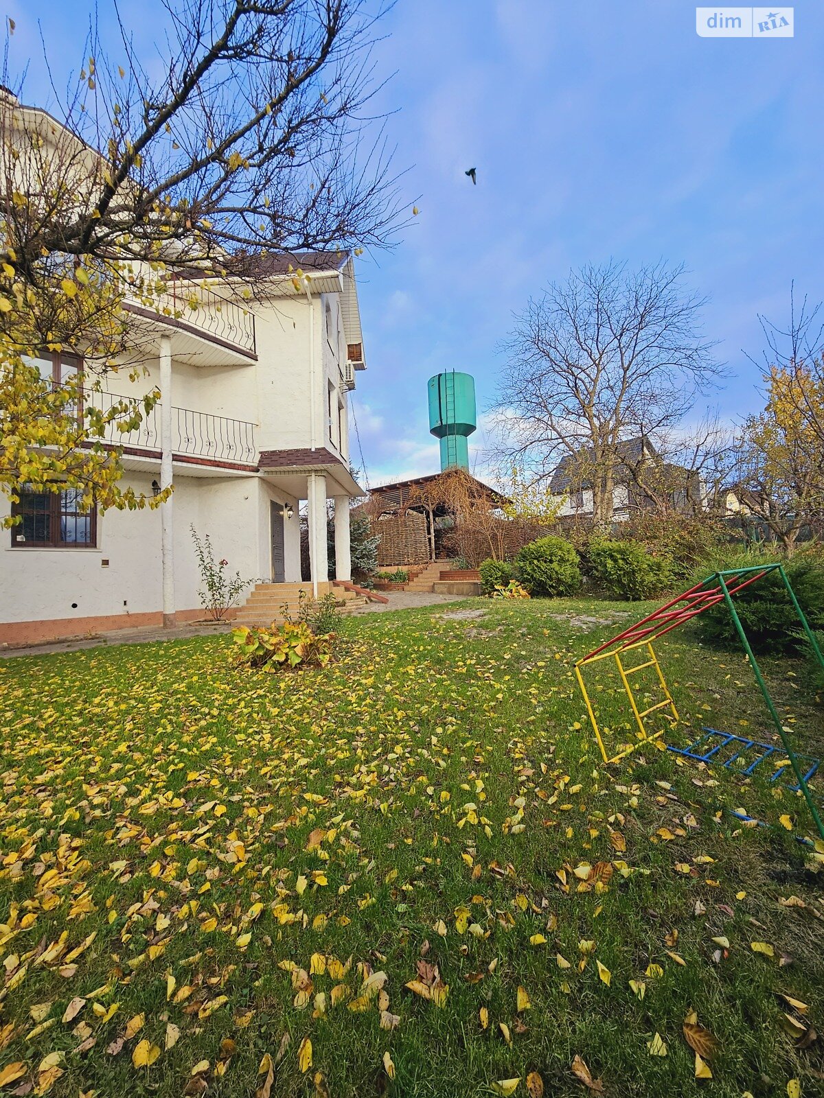 триповерховий будинок з балконом, 285 кв. м, кирпич. Продаж у Петрушках фото 1 триповерховий будинок з балконом, 285 кв. м, кирпич. Продаж у Петрушках фото 1