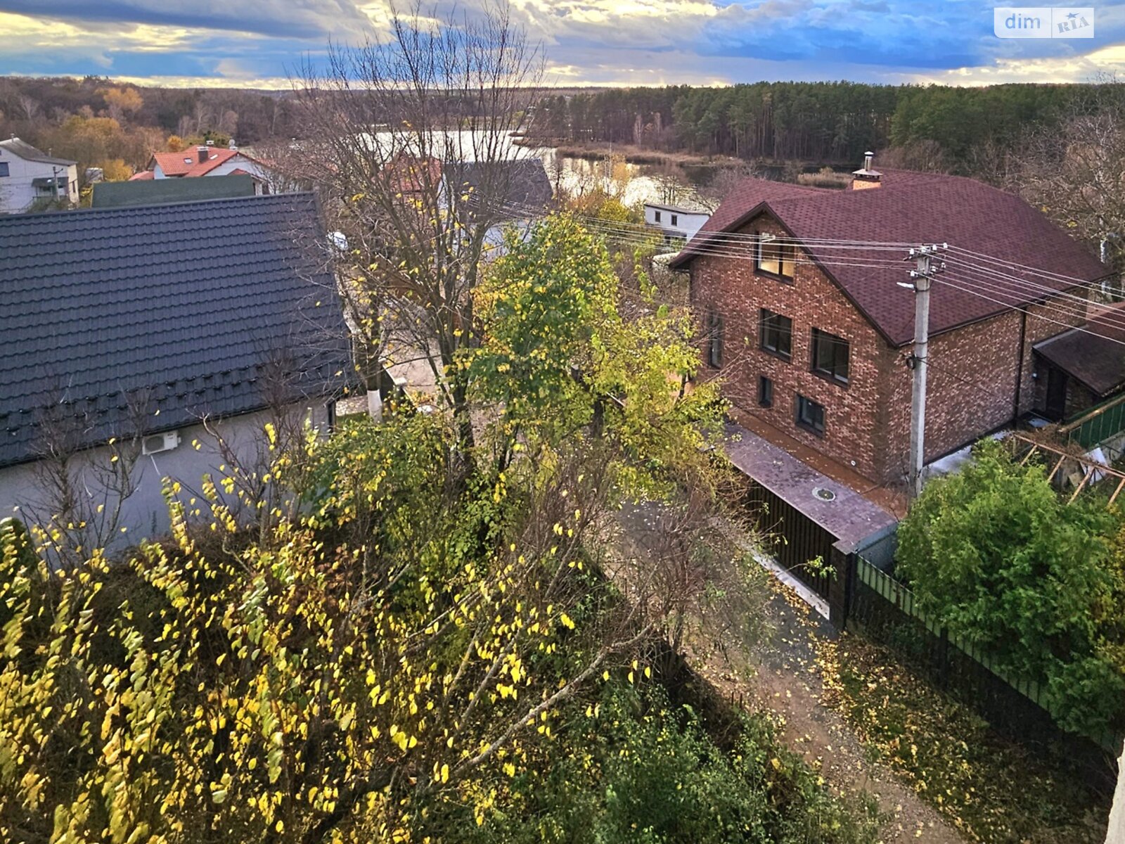 триповерховий будинок з балконом, 285 кв. м, кирпич. Продаж у Петрушках фото 1 триповерховий будинок з балконом, 285 кв. м, кирпич. Продаж у Петрушках фото 1