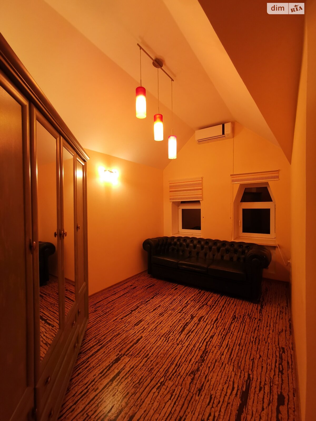 триповерховий будинок з балконом, 285 кв. м, кирпич. Продаж у Петрушках фото 1 триповерховий будинок з балконом, 285 кв. м, кирпич. Продаж у Петрушках фото 1