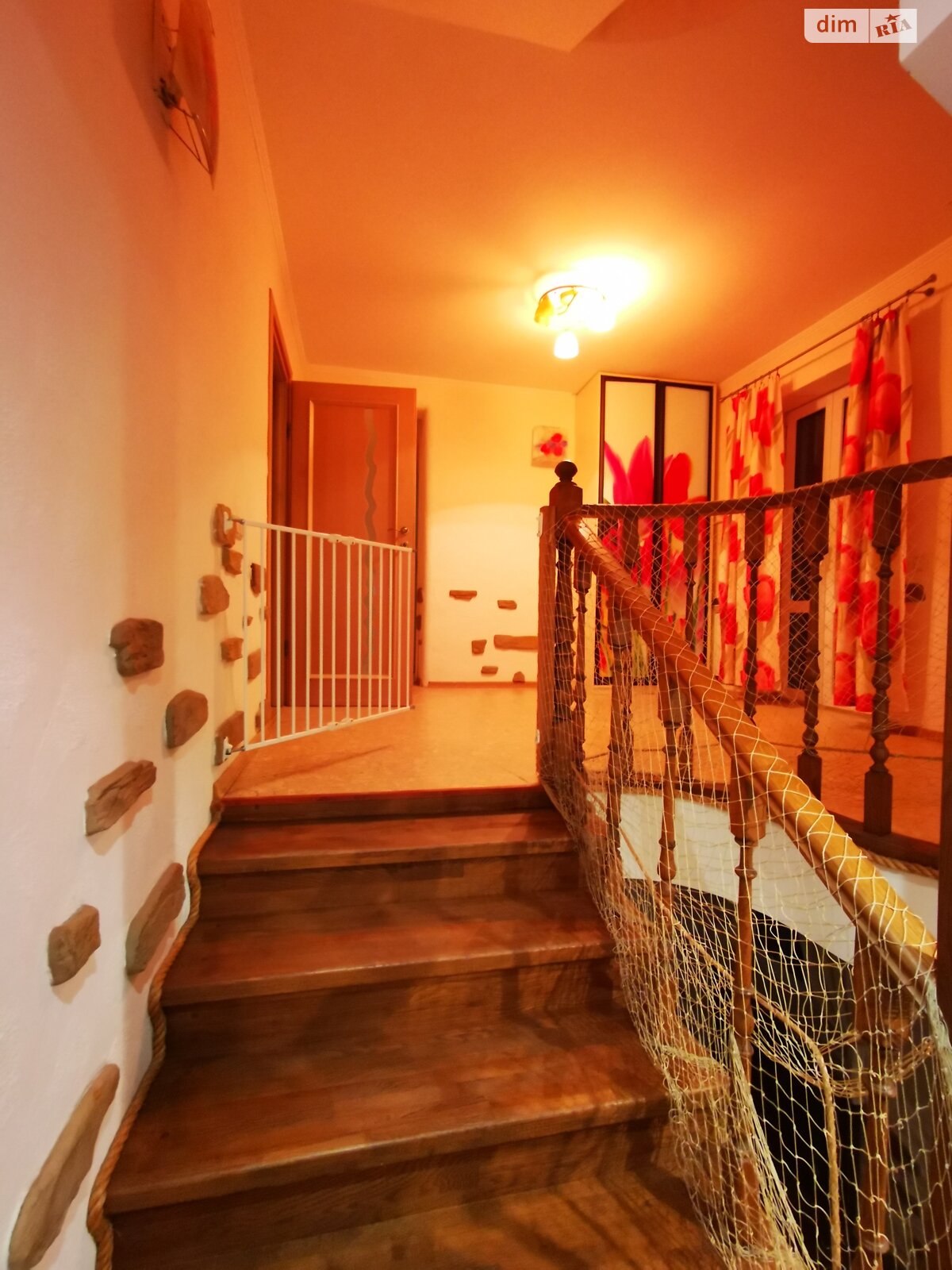 триповерховий будинок з балконом, 285 кв. м, кирпич. Продаж у Петрушках фото 1 триповерховий будинок з балконом, 285 кв. м, кирпич. Продаж у Петрушках фото 1