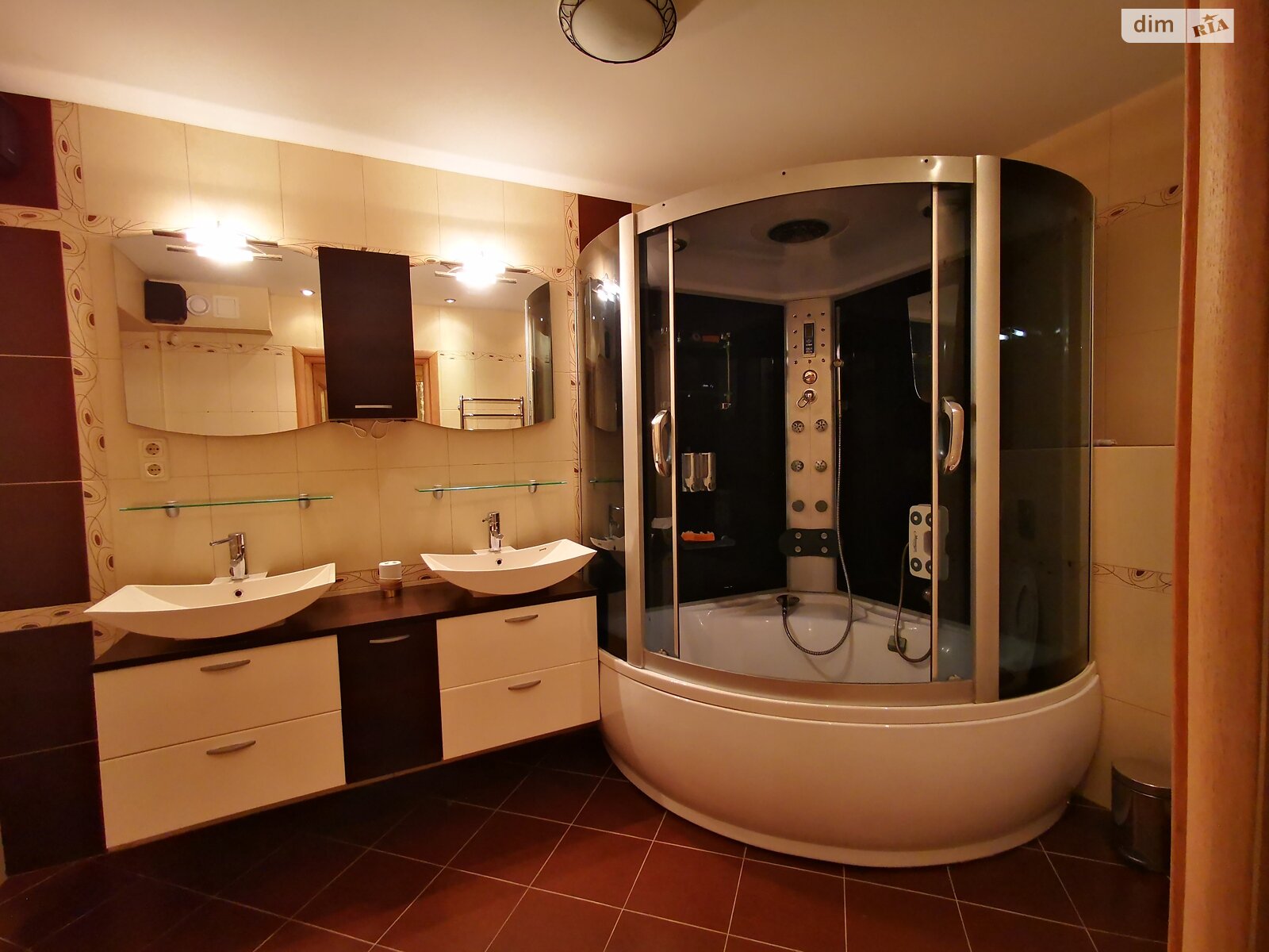 триповерховий будинок з балконом, 285 кв. м, кирпич. Продаж у Петрушках фото 1 триповерховий будинок з балконом, 285 кв. м, кирпич. Продаж у Петрушках фото 1