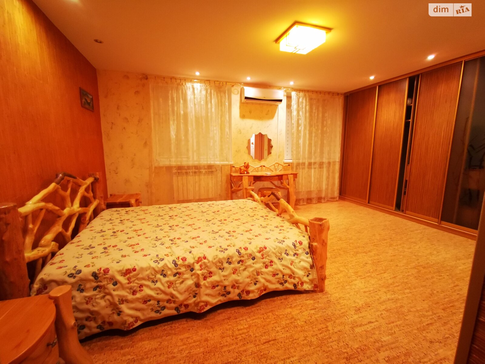 триповерховий будинок з балконом, 285 кв. м, кирпич. Продаж у Петрушках фото 1 триповерховий будинок з балконом, 285 кв. м, кирпич. Продаж у Петрушках фото 1