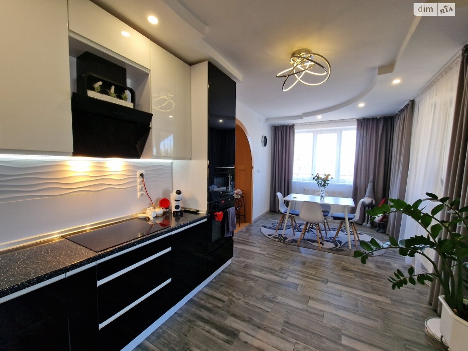 двухэтажный дом с верандой, 241.3 кв. м, кирпич. Продажа в Пидгорбе фото 1 двухэтажный дом с верандой, 241.3 кв. м, кирпич. Продажа в Пидгорбе фото 1