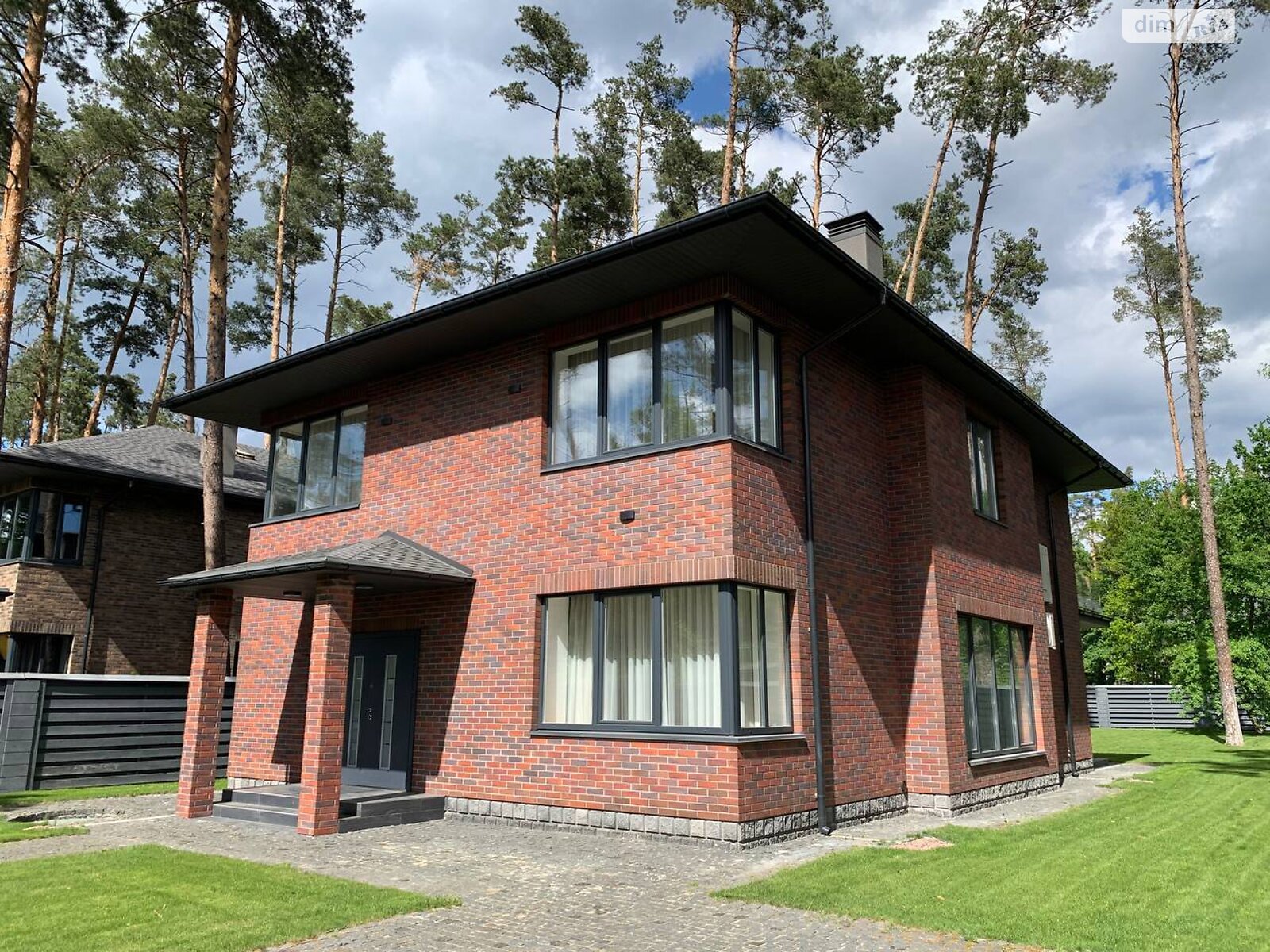 двоповерховий будинок з опаленням, 212.7 кв. м, цегла. Продаж у Плютах фото 1 двоповерховий будинок з опаленням, 212.7 кв. м, цегла. Продаж у Плютах фото 1