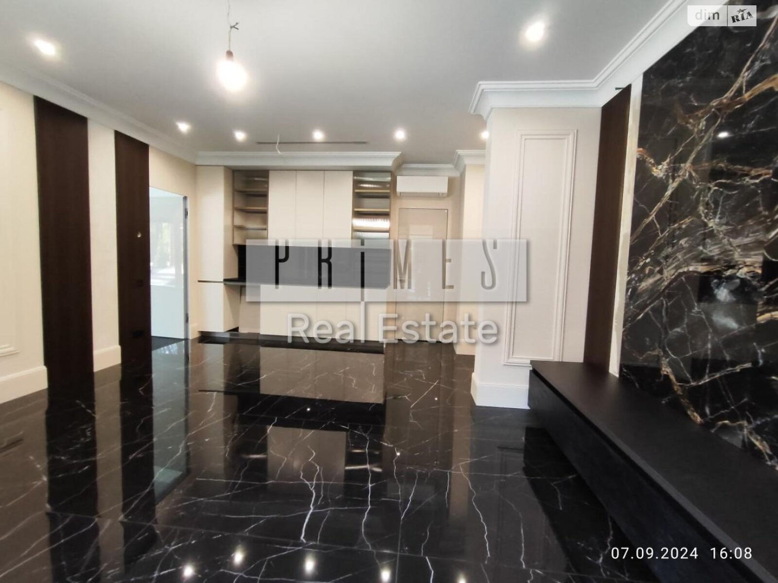 двухэтажный дом с отоплением, 465 кв. м, кирпич. Продажа в Плютах фото 1 двухэтажный дом с отоплением, 465 кв. м, кирпич. Продажа в Плютах фото 1