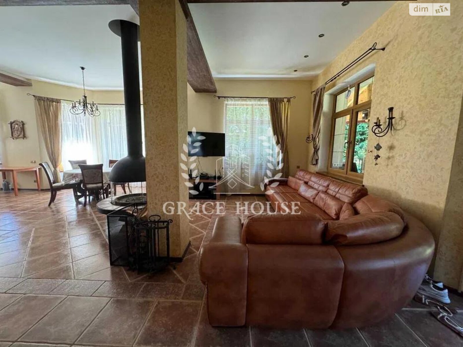 двоповерховий будинок з гаражем, 350 кв. м, цегла. Продаж у Плютах фото 1