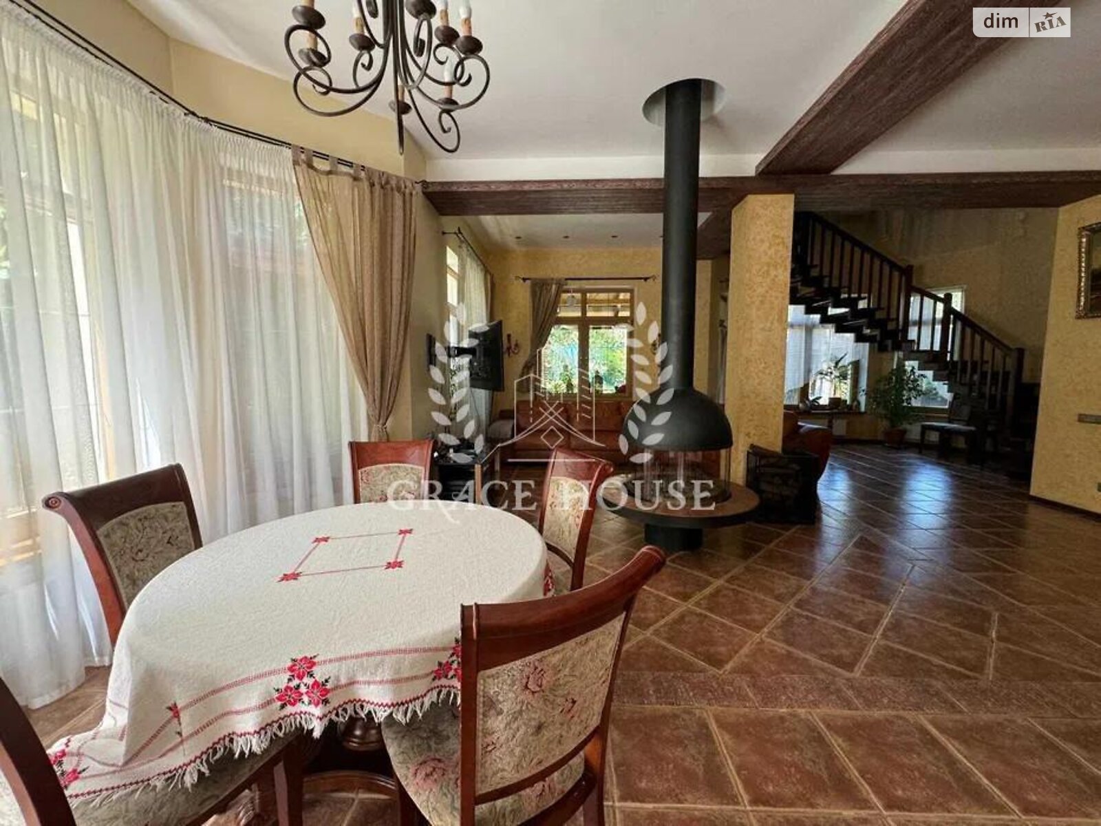 двоповерховий будинок з гаражем, 350 кв. м, цегла. Продаж у Плютах фото 1