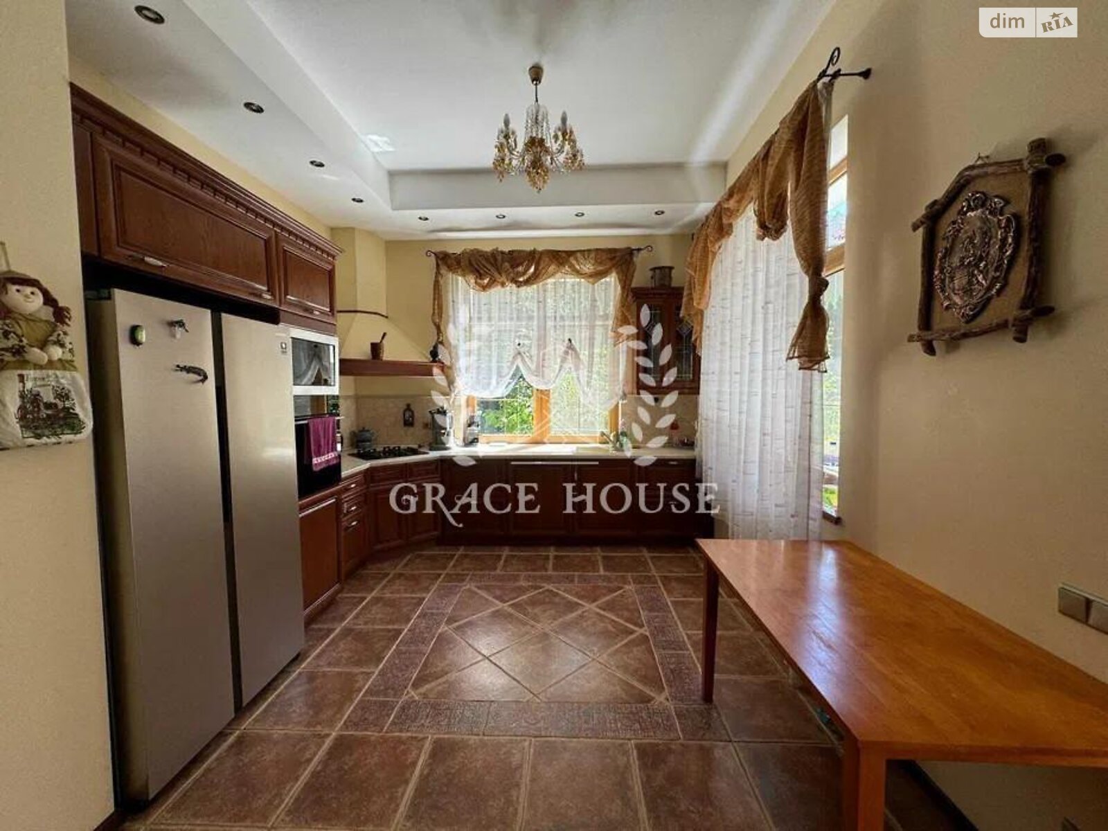 двоповерховий будинок з гаражем, 350 кв. м, цегла. Продаж у Плютах фото 1