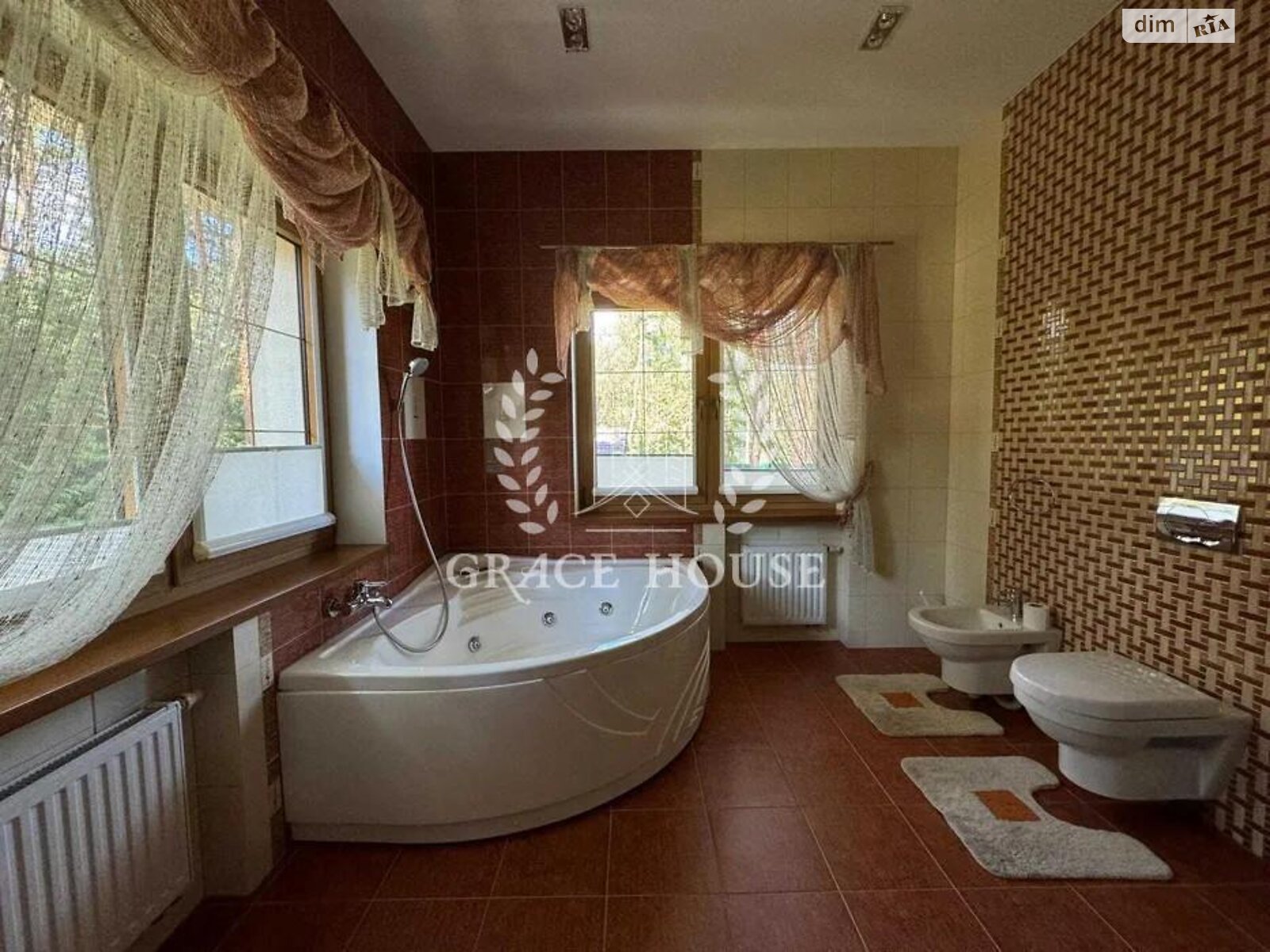 двоповерховий будинок з гаражем, 350 кв. м, цегла. Продаж у Плютах фото 1