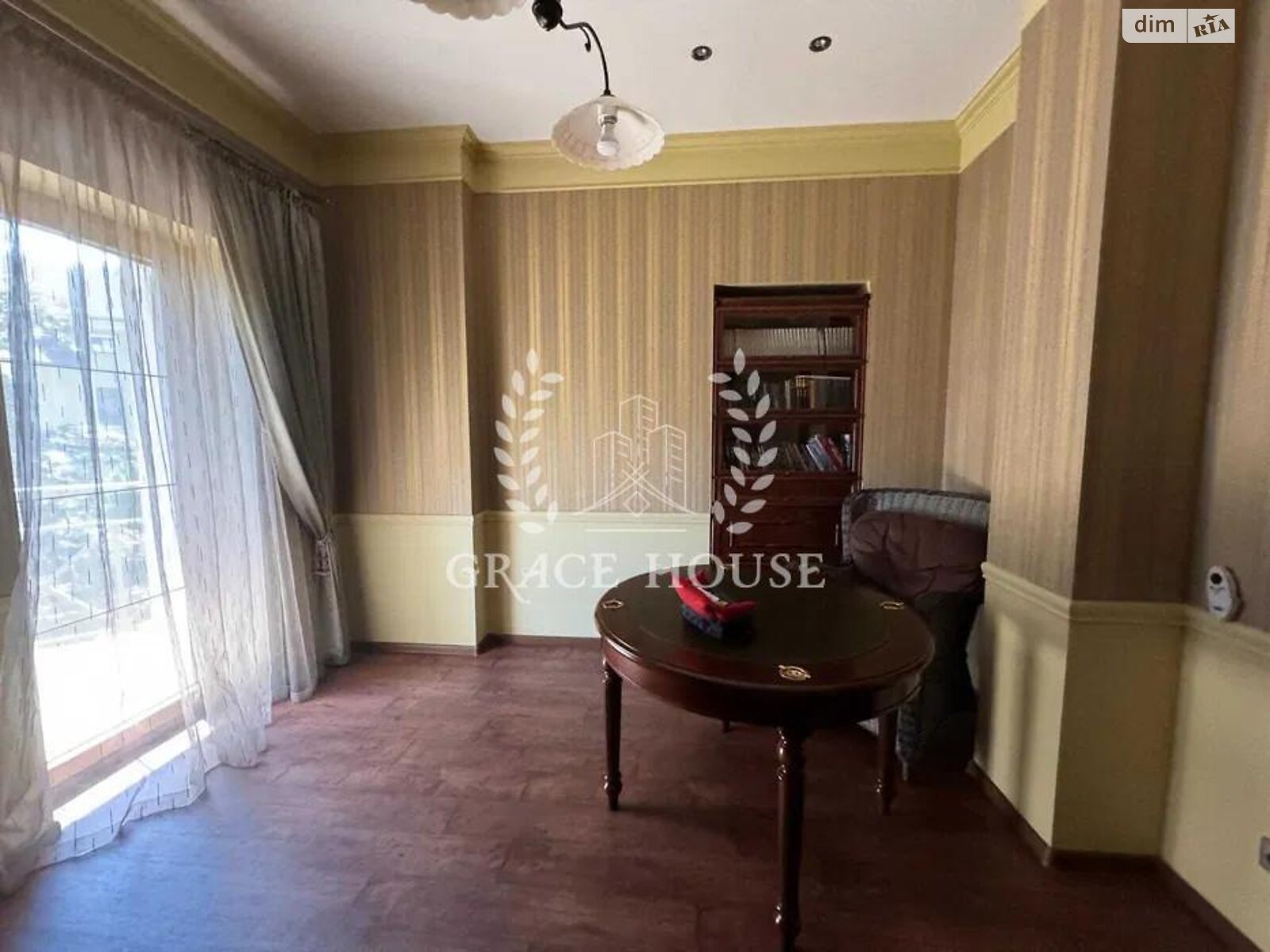 двоповерховий будинок з гаражем, 350 кв. м, цегла. Продаж у Плютах фото 1