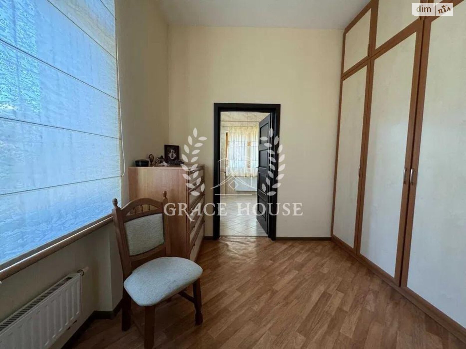 двоповерховий будинок з гаражем, 350 кв. м, цегла. Продаж у Плютах фото 1