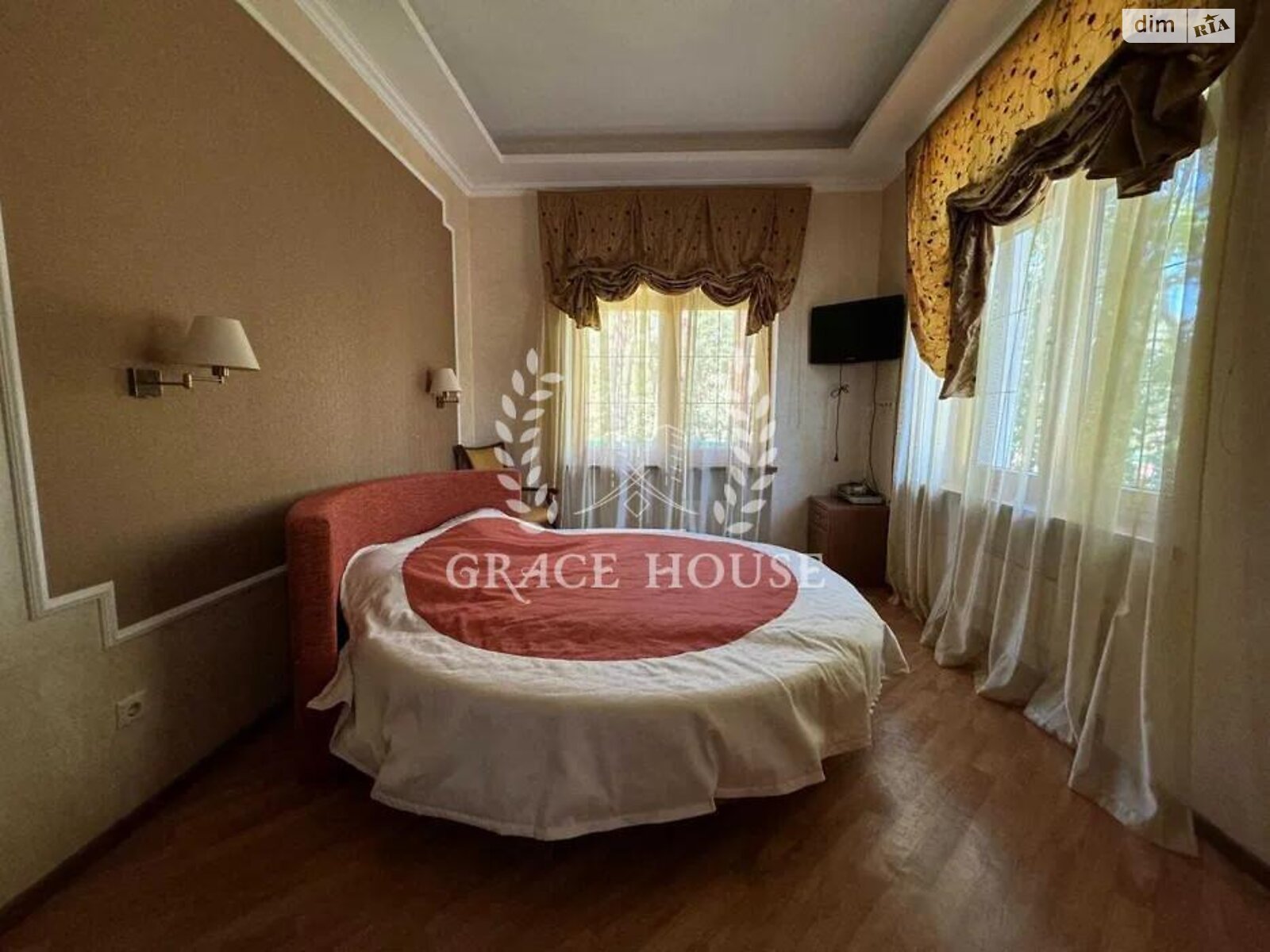 двоповерховий будинок з гаражем, 350 кв. м, цегла. Продаж у Плютах фото 1