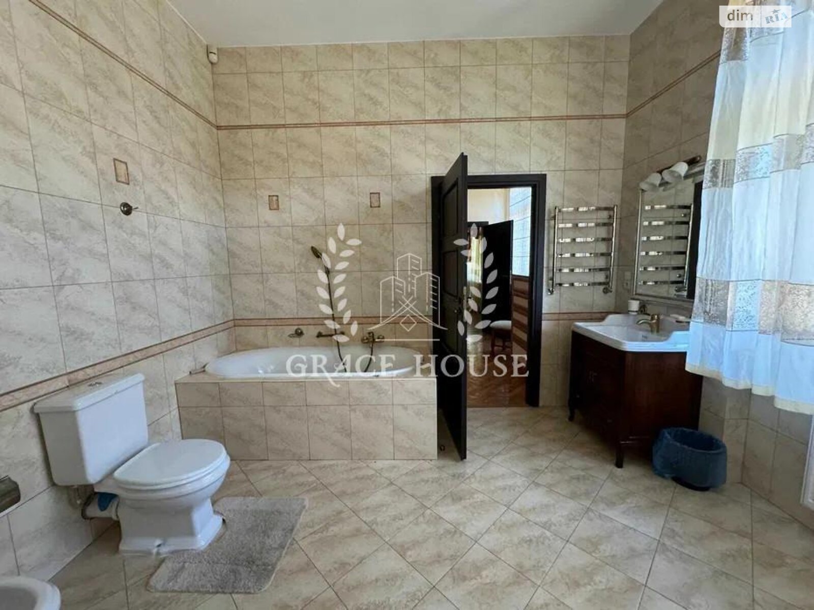 двоповерховий будинок з гаражем, 350 кв. м, цегла. Продаж у Плютах фото 1