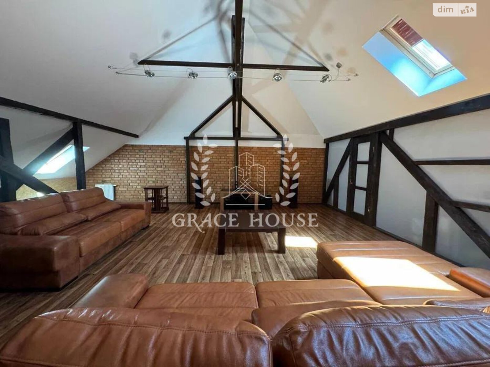 двоповерховий будинок з гаражем, 350 кв. м, цегла. Продаж у Плютах фото 1