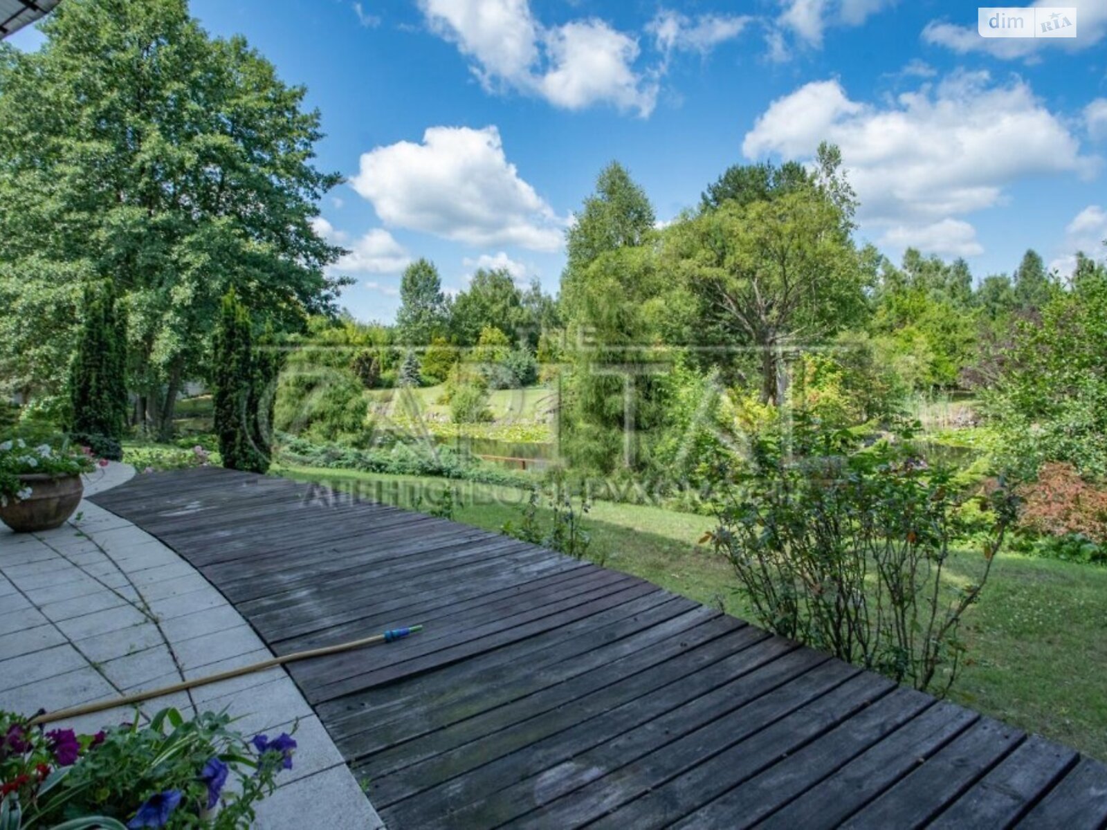 двоповерховий будинок, 823 кв. м, цегла. Продаж у Плютах фото 1 двоповерховий будинок, 823 кв. м, цегла. Продаж у Плютах фото 1