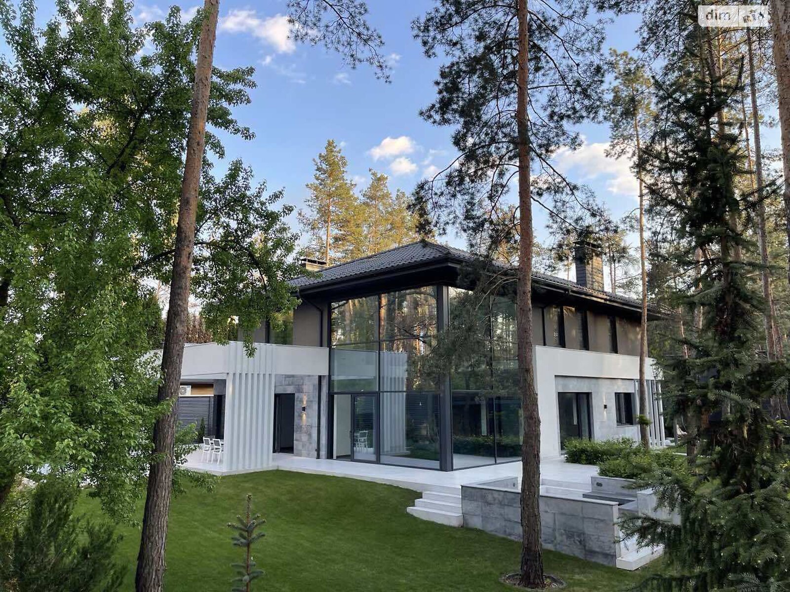 двоповерховий будинок, 1010 кв. м, цегла. Продаж у Плютах фото 1 двоповерховий будинок, 1010 кв. м, цегла. Продаж у Плютах фото 1