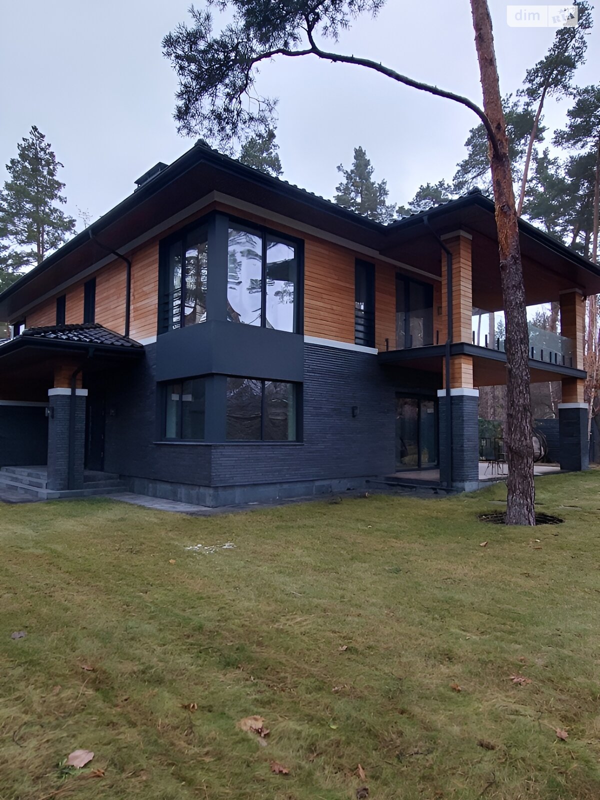 двоповерховий будинок, 1010 кв. м, цегла. Продаж у Плютах фото 1 двоповерховий будинок, 1010 кв. м, цегла. Продаж у Плютах фото 1